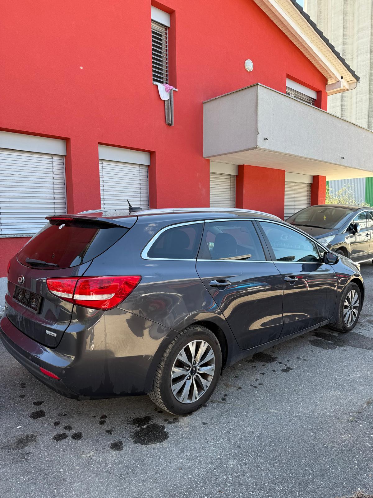 KIA Cee'd Sportswagon 1.6 CRDi Swiss Champion DCT-image-5
