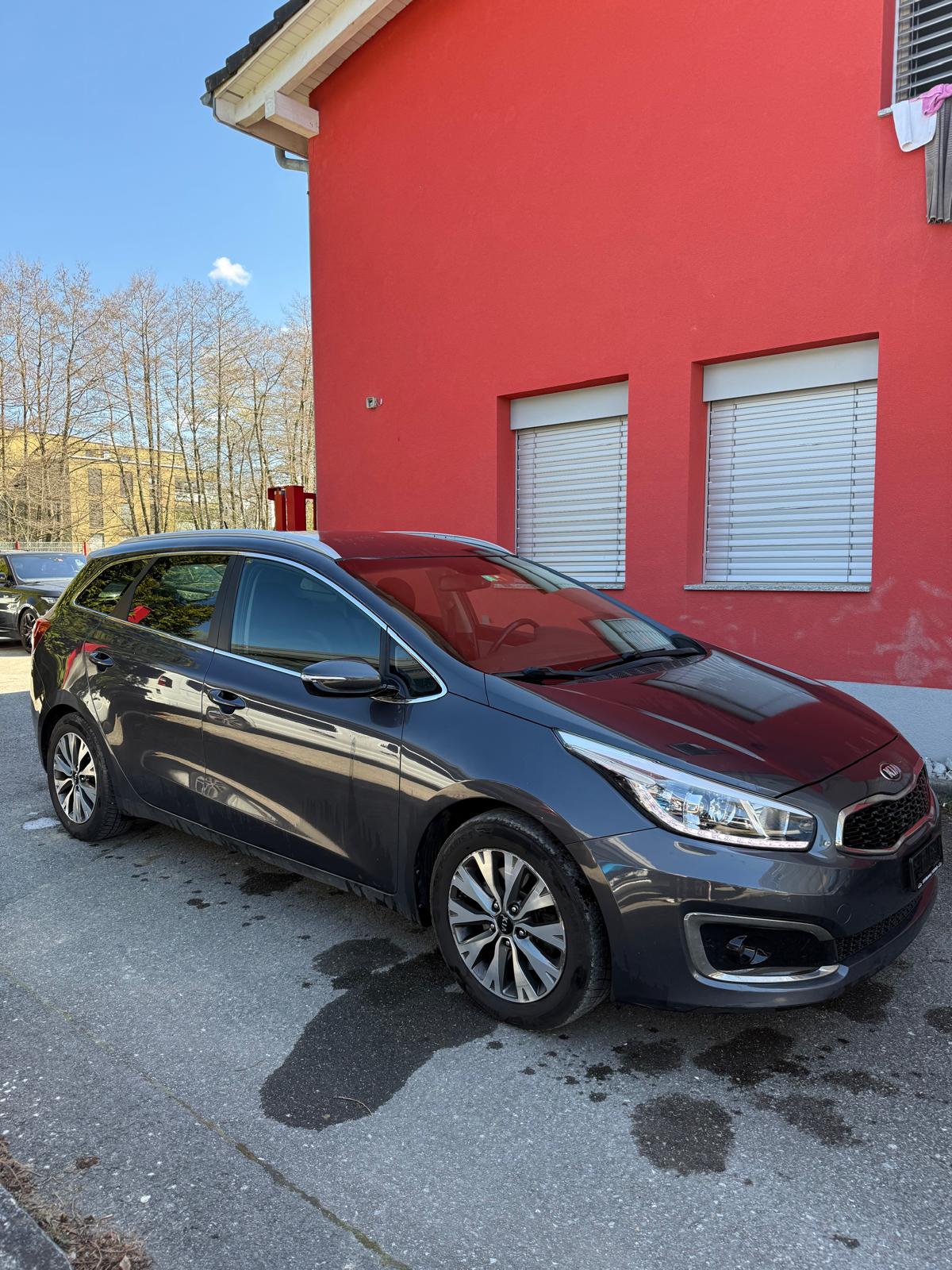 KIA Cee'd Sportswagon 1.6 CRDi Swiss Champion DCT-image-3