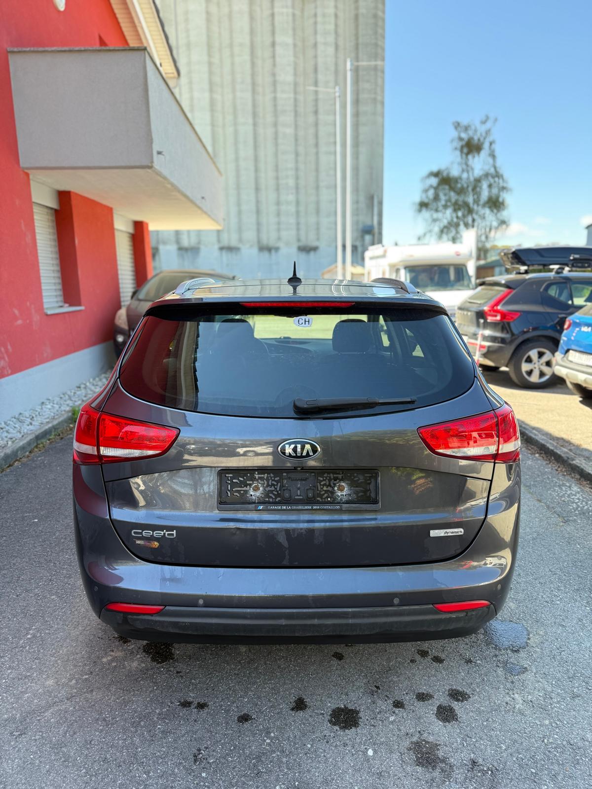 KIA Cee'd Sportswagon 1.6 CRDi Swiss Champion DCT-image-7