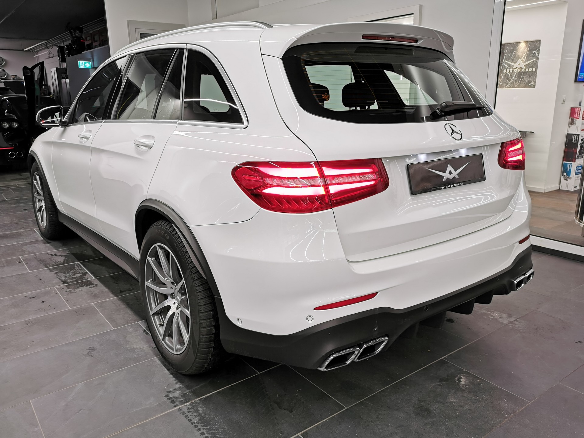 MERCEDES-BENZ GLC 63 AMG 4Matic+ 9G-Tronic WHITE SPECIAL 1. HD 50'000 KM CH-AUTO WINTERREIFEN-image-4