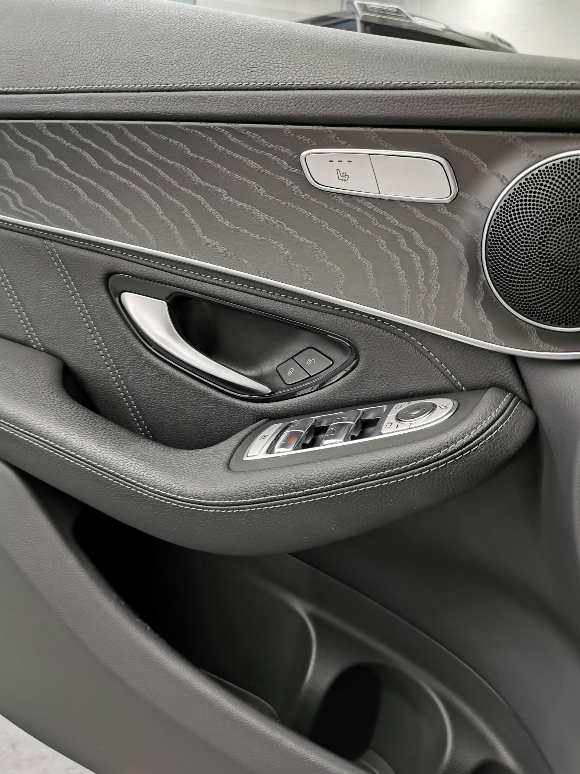 MERCEDES-BENZ GLC 63 AMG 4Matic+ 9G-Tronic WHITE SPECIAL 1. HD 50'000 KM CH-AUTO WINTERREIFEN-image-14