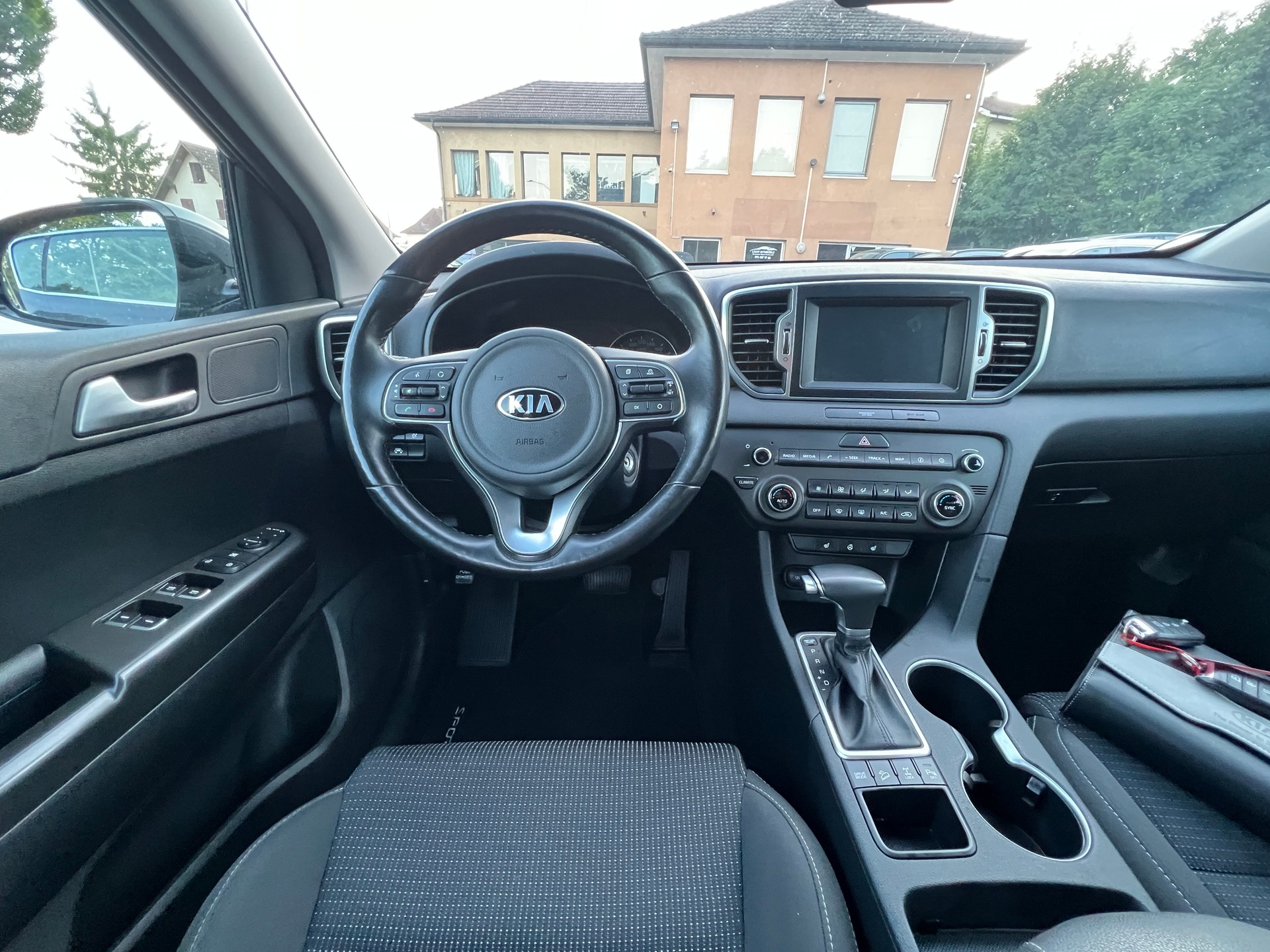 KIA Sportage 2.0CRDi Trend 4WD Automat-image-13