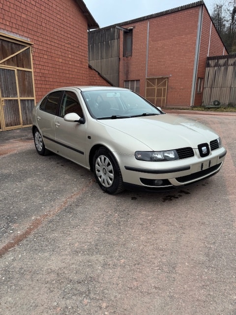 SEAT Leon 1.8 Signo Automat-showroom-element-2