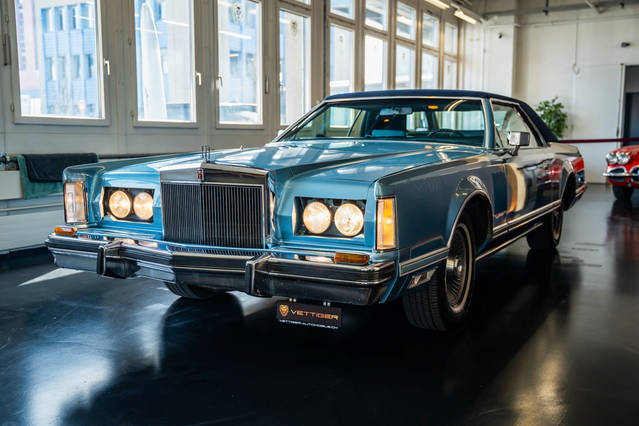 LINCOLN Continental-showroom-element-2