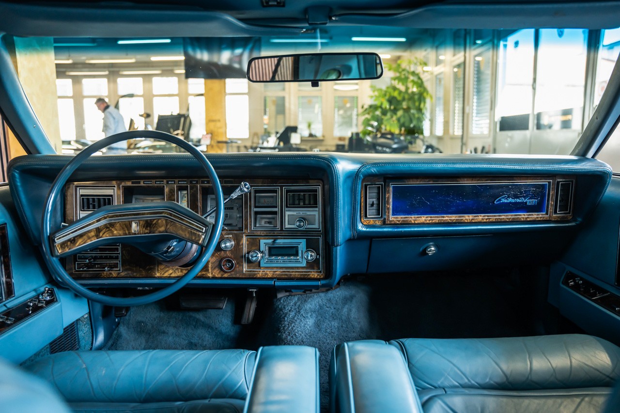 LINCOLN Continental-image-10
