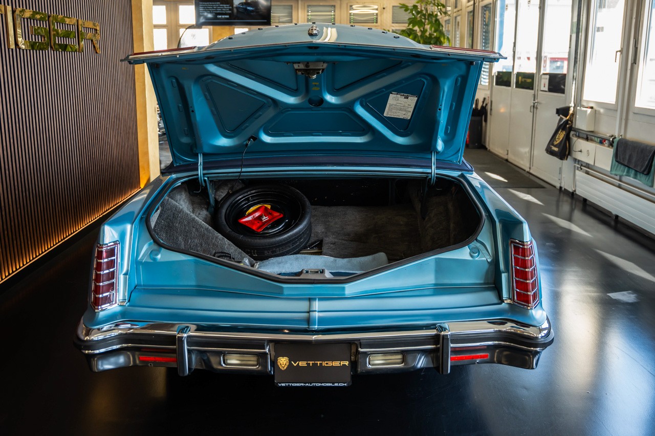 LINCOLN Continental-image-5