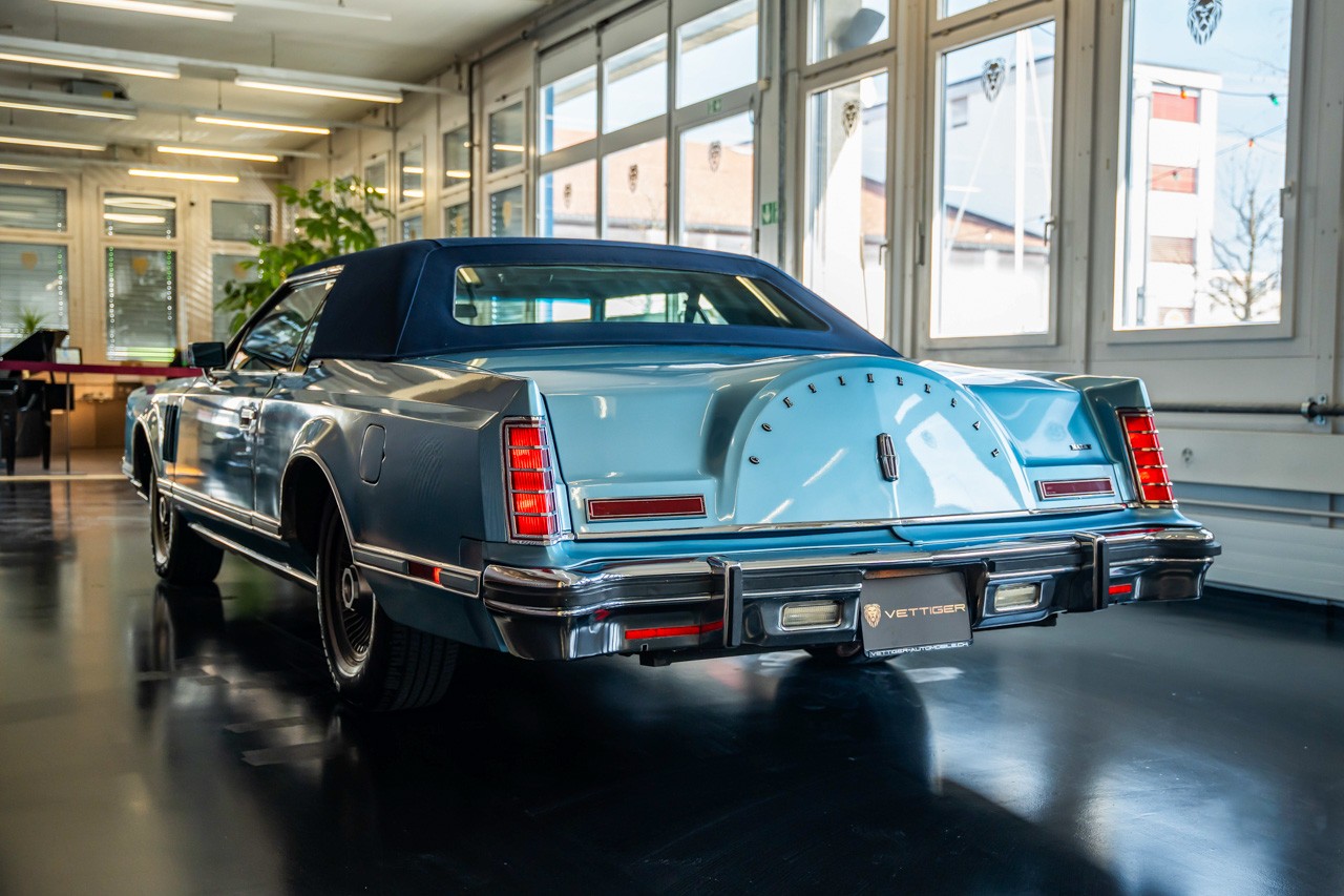 LINCOLN Continental-showroom-element-3