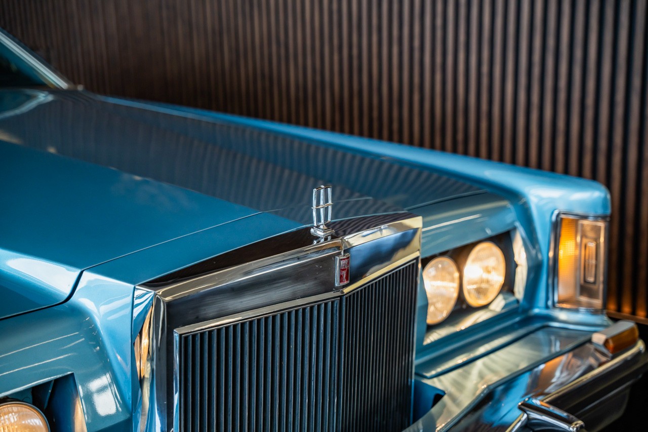 LINCOLN Continental-image-28