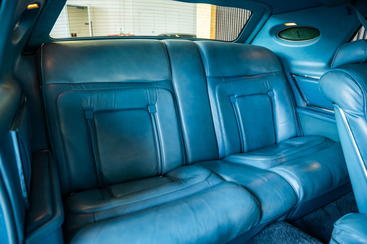 LINCOLN Continental-image-16
