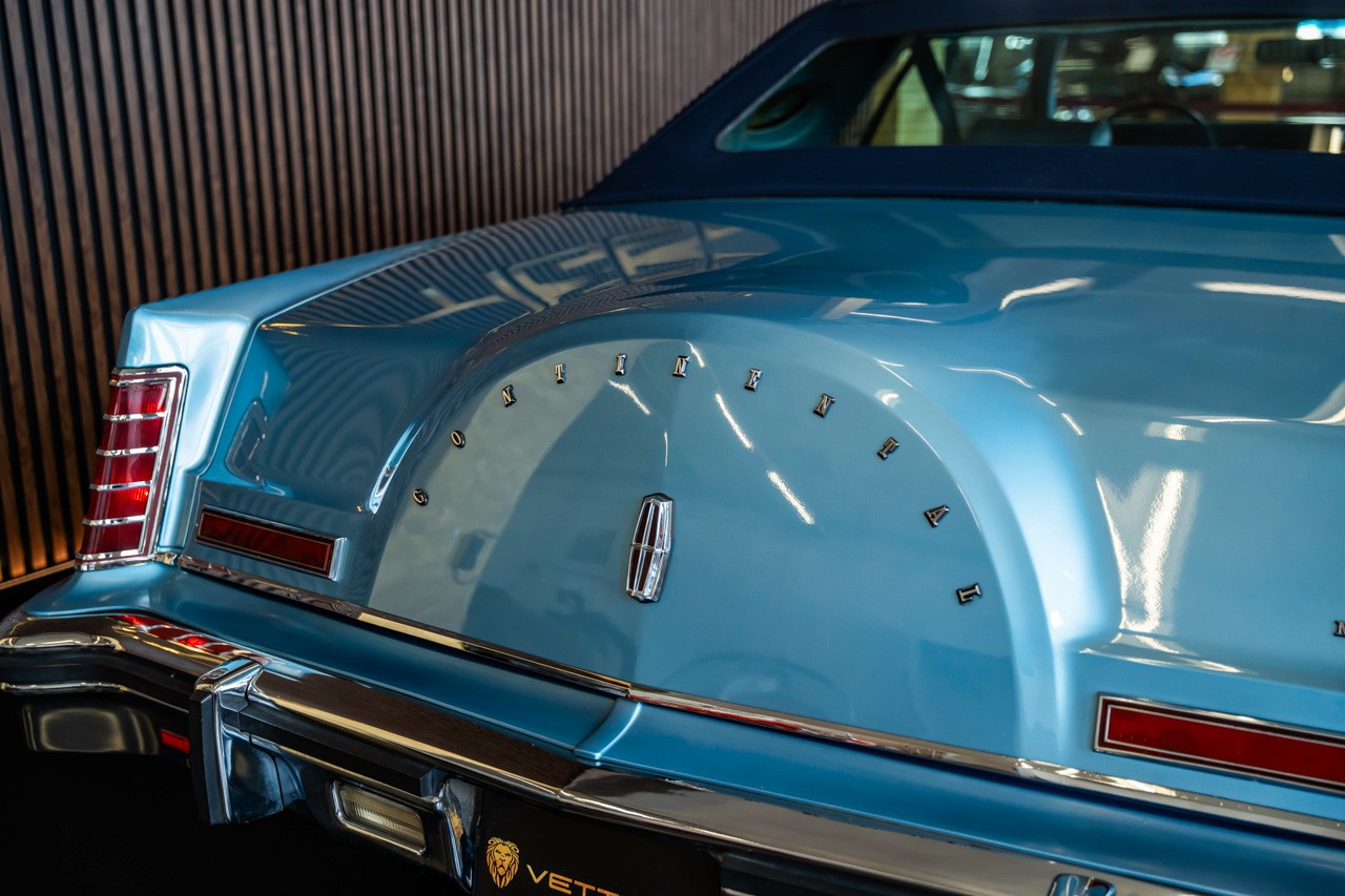 LINCOLN Continental-image-32