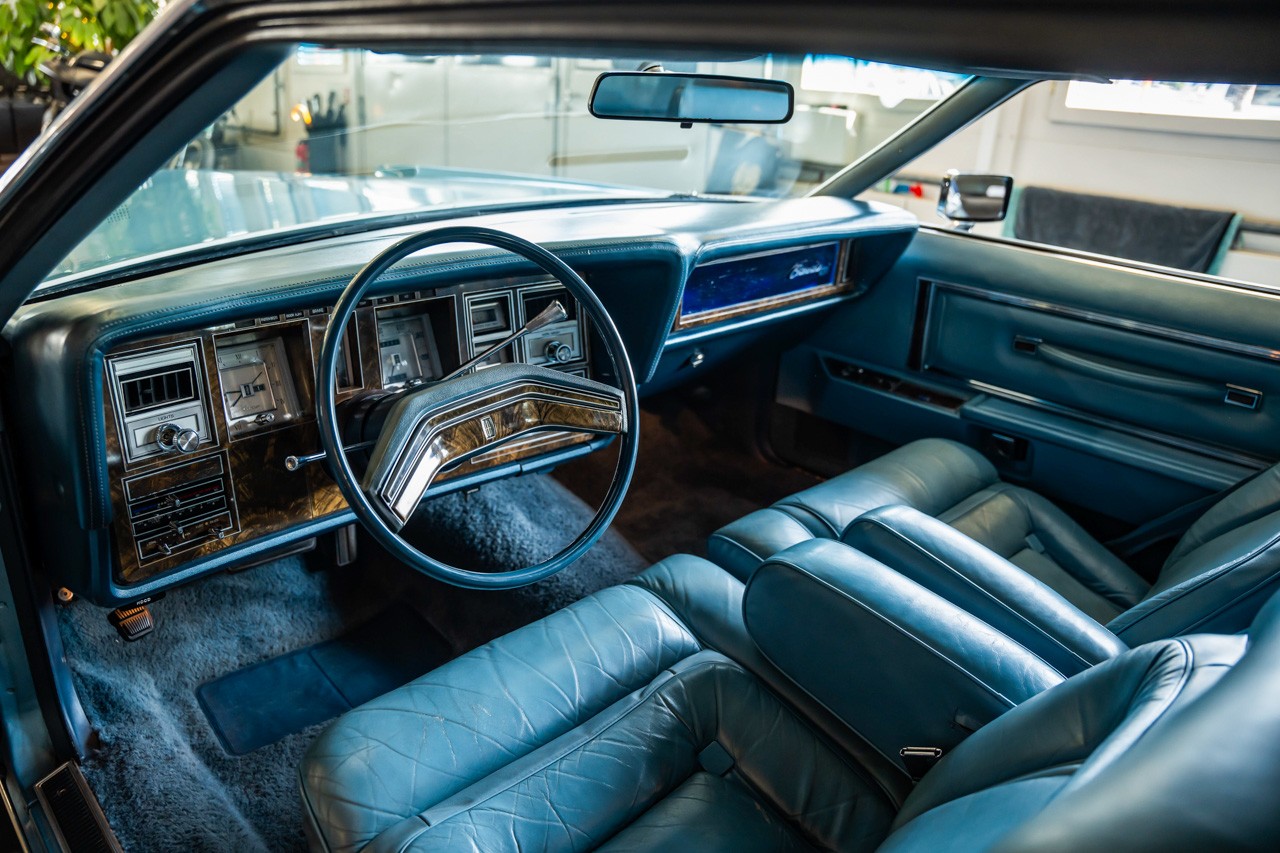 LINCOLN Continental-image-11