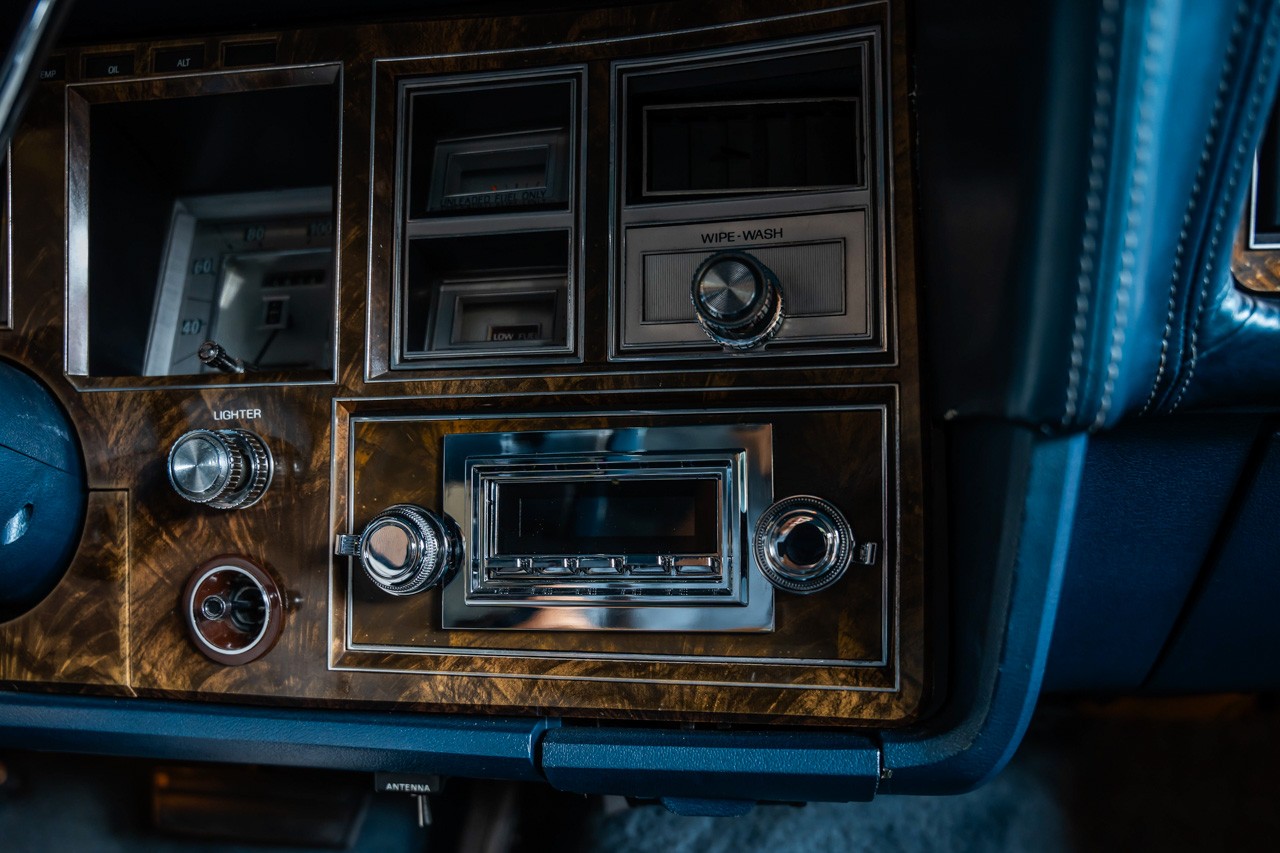 LINCOLN Continental-image-22