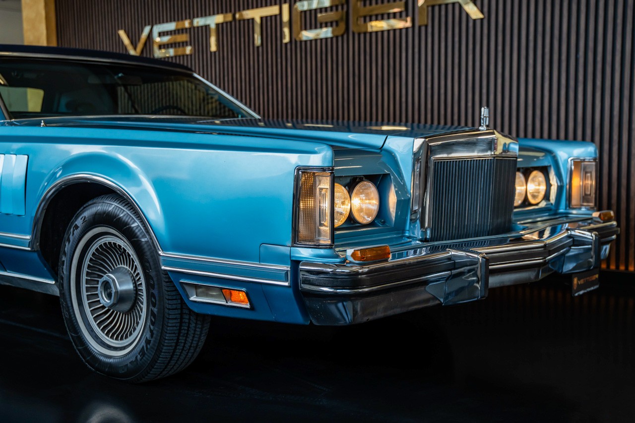 LINCOLN Continental-image-26