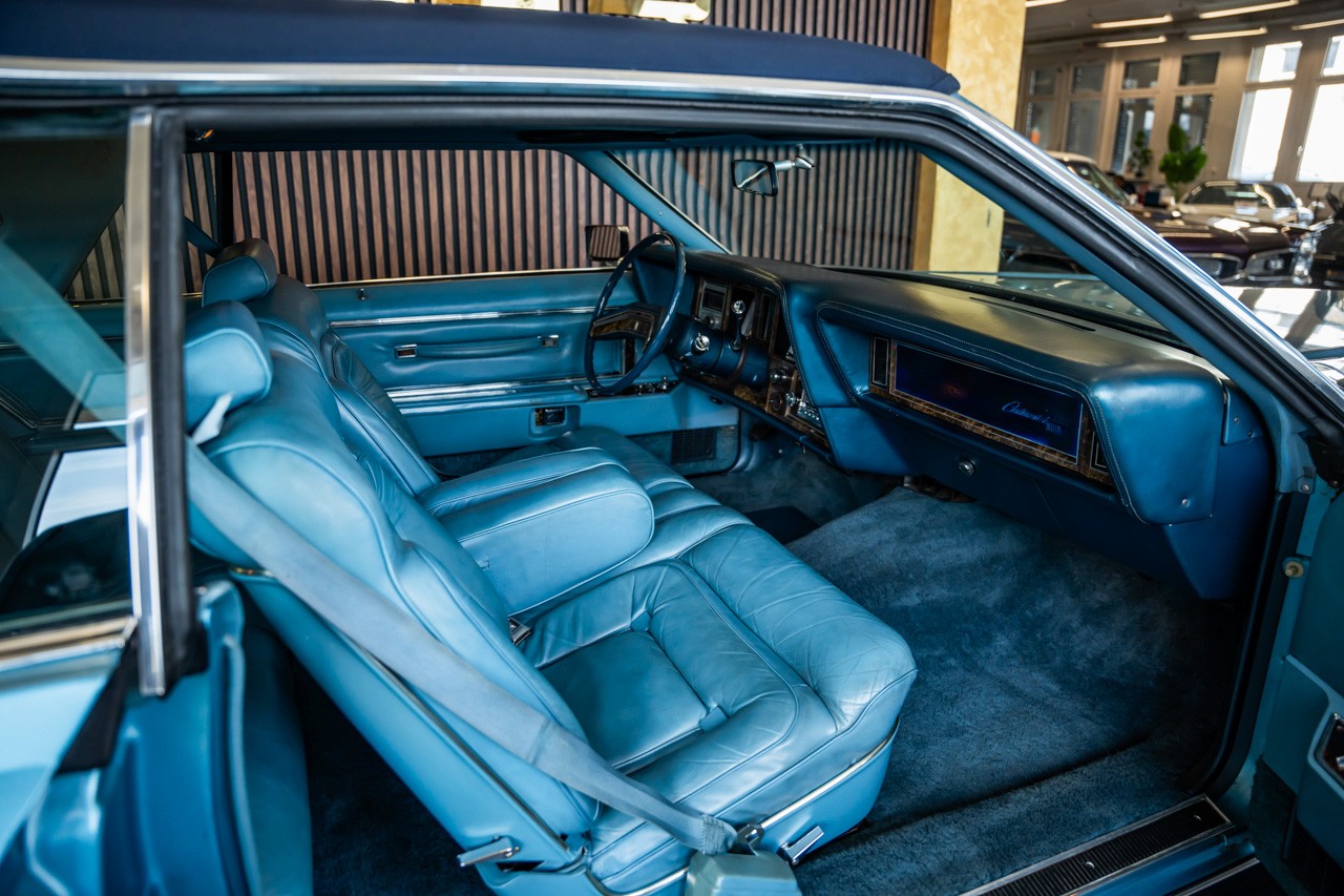 LINCOLN Continental-image-13