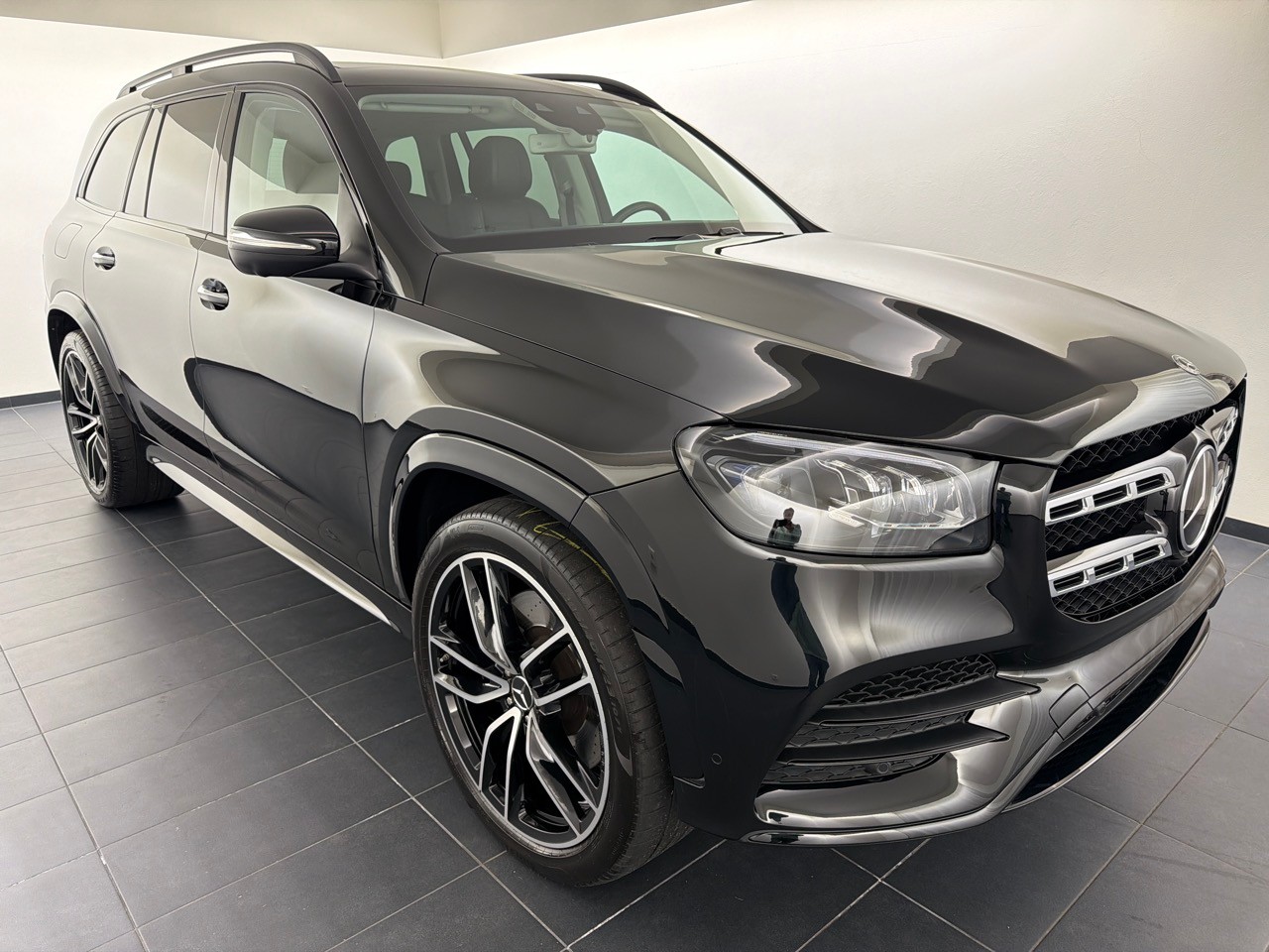 MERCEDES-BENZ GLS 400 d AMG L.4M-showroom-element-3