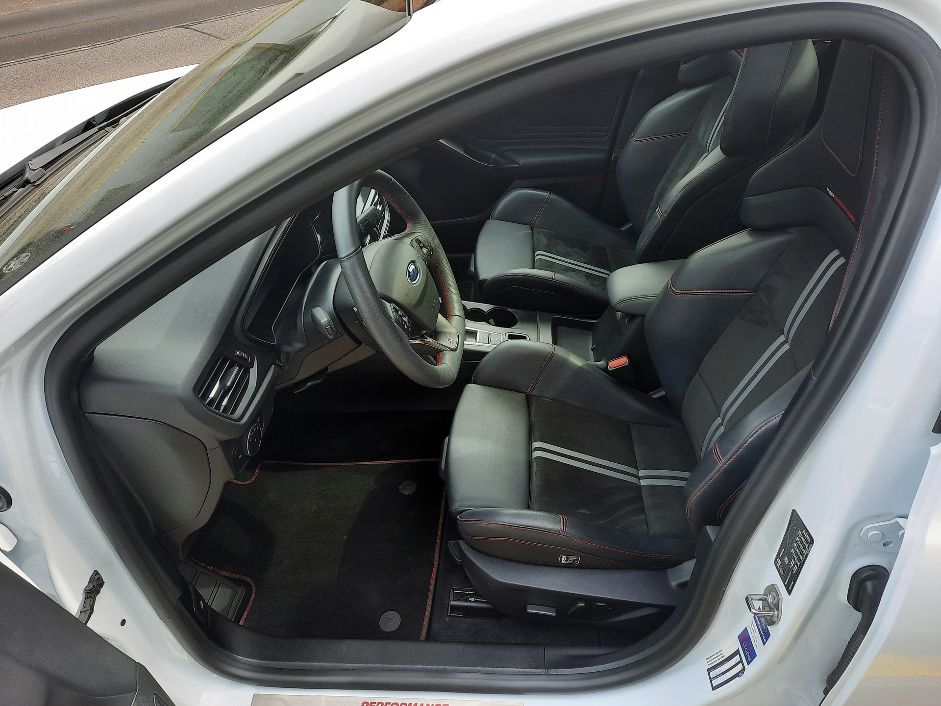 FORD Focus 2.3 ST X Automat-image-7