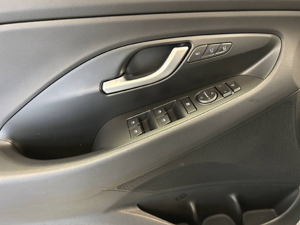 HYUNDAI i30 1.5 T-GDi N-Line-image-2