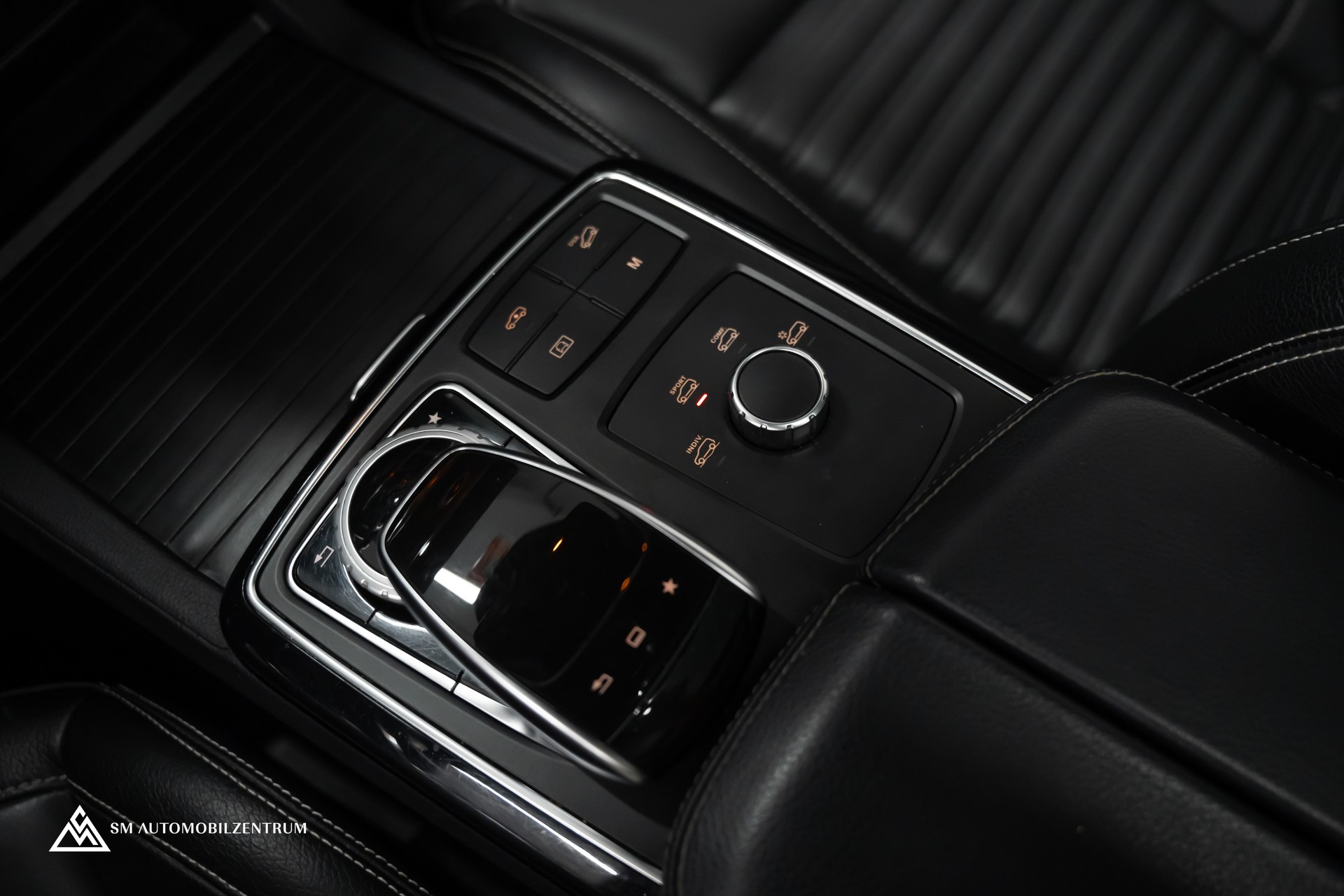 MERCEDES-BENZ GLE 500 e 4Matic AMG Line / Panorama / 360° / AHK-image-28