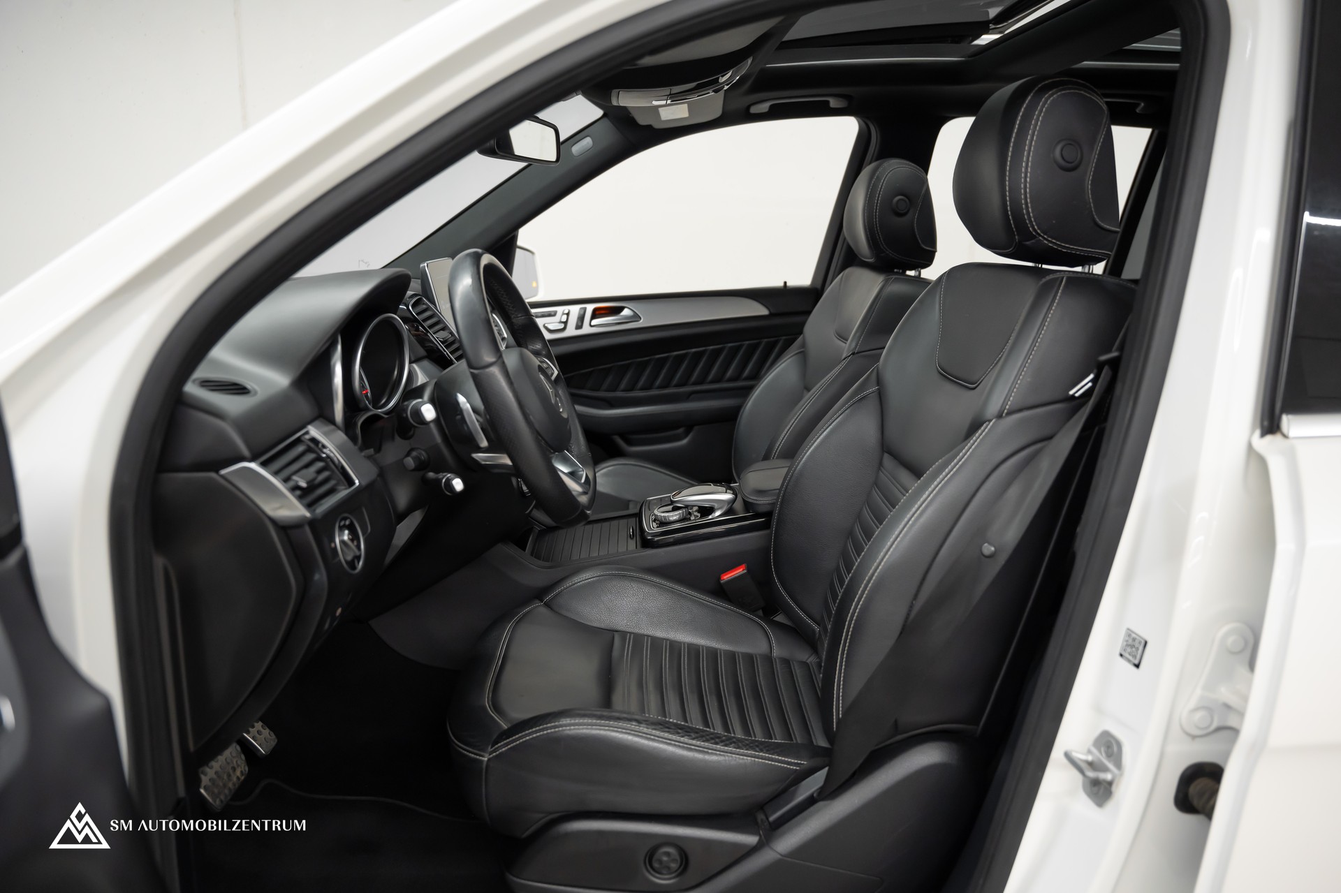 MERCEDES-BENZ GLE 500 e 4Matic AMG Line / Panorama / 360° / AHK-image-16