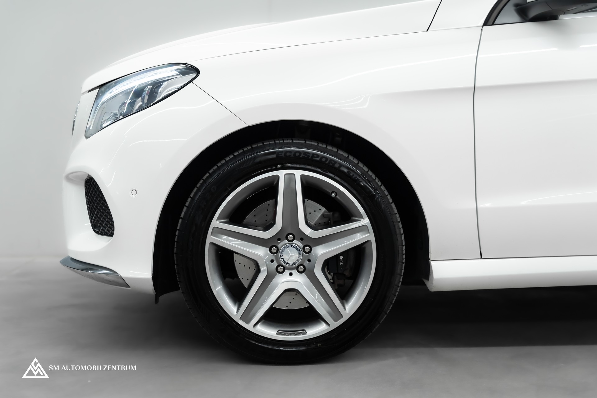 MERCEDES-BENZ GLE 500 e 4Matic AMG Line / Panorama / 360° / AHK-image-5