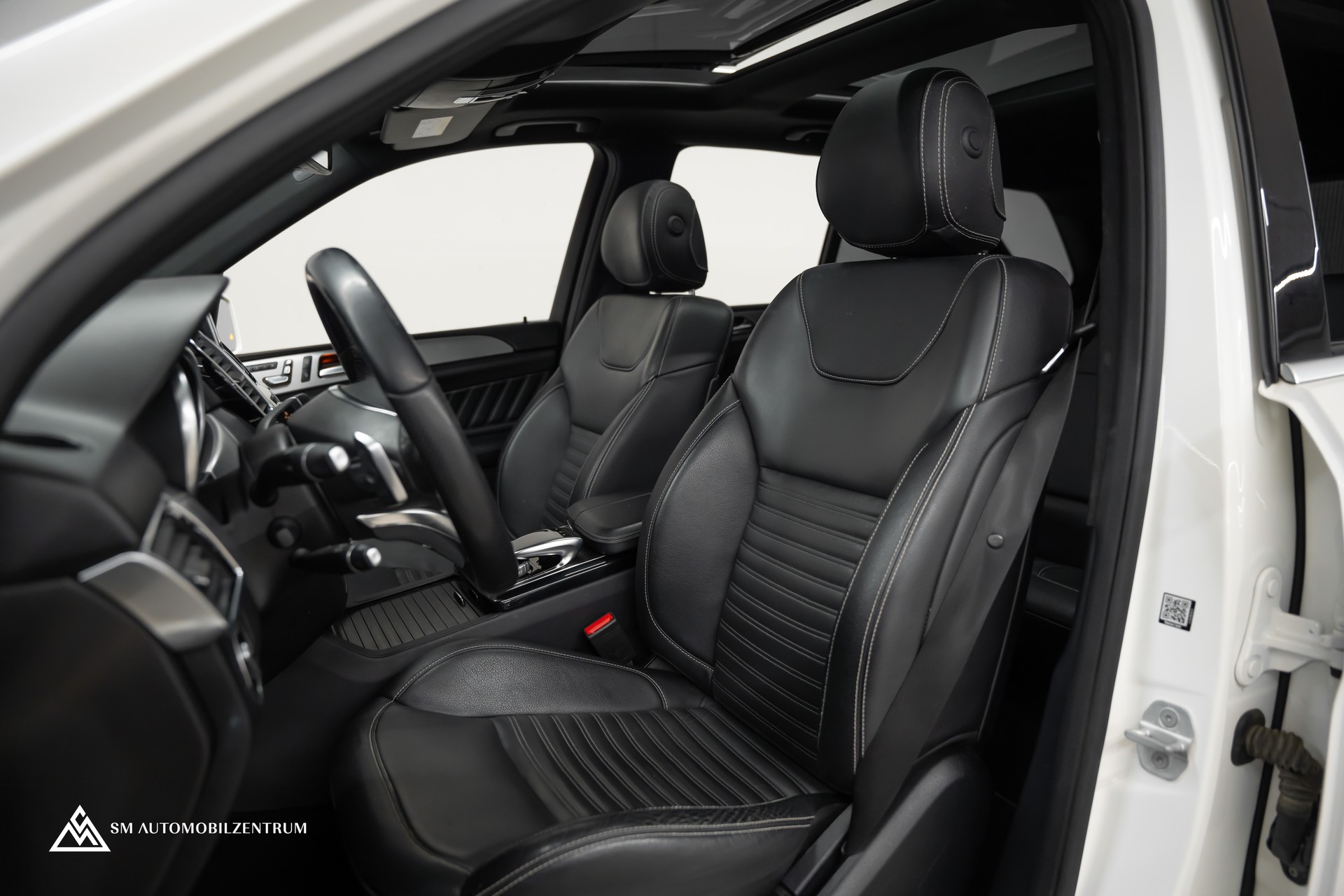 MERCEDES-BENZ GLE 500 e 4Matic AMG Line / Panorama / 360° / AHK-image-17
