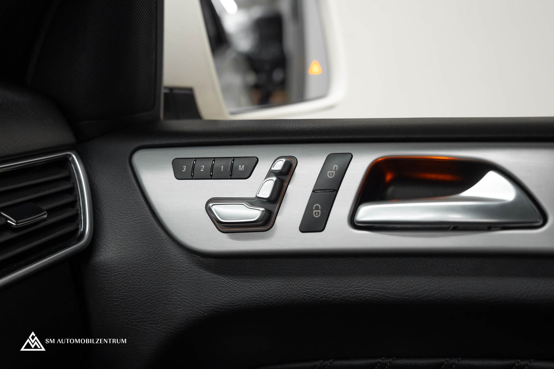 MERCEDES-BENZ GLE 500 e 4Matic AMG Line / Panorama / 360° / AHK-image-29