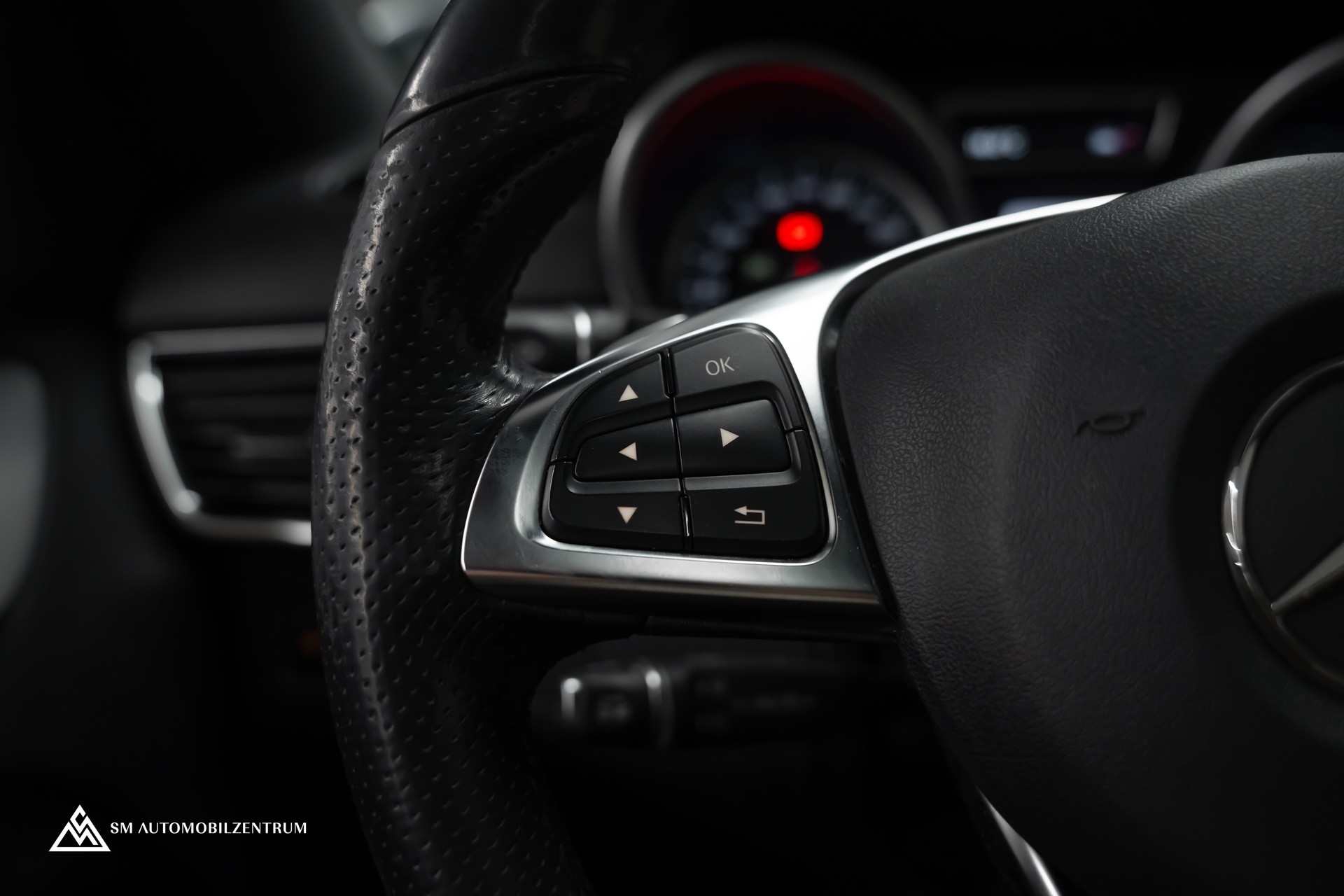 MERCEDES-BENZ GLE 500 e 4Matic AMG Line / Panorama / 360° / AHK-image-24