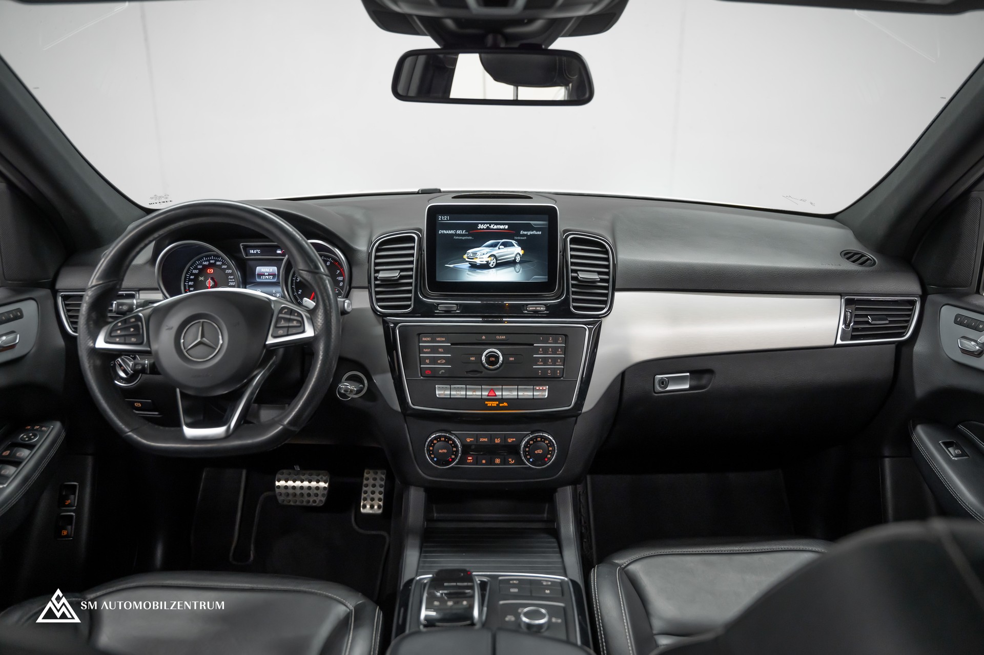 MERCEDES-BENZ GLE 500 e 4Matic AMG Line / Panorama / 360° / AHK-image-14