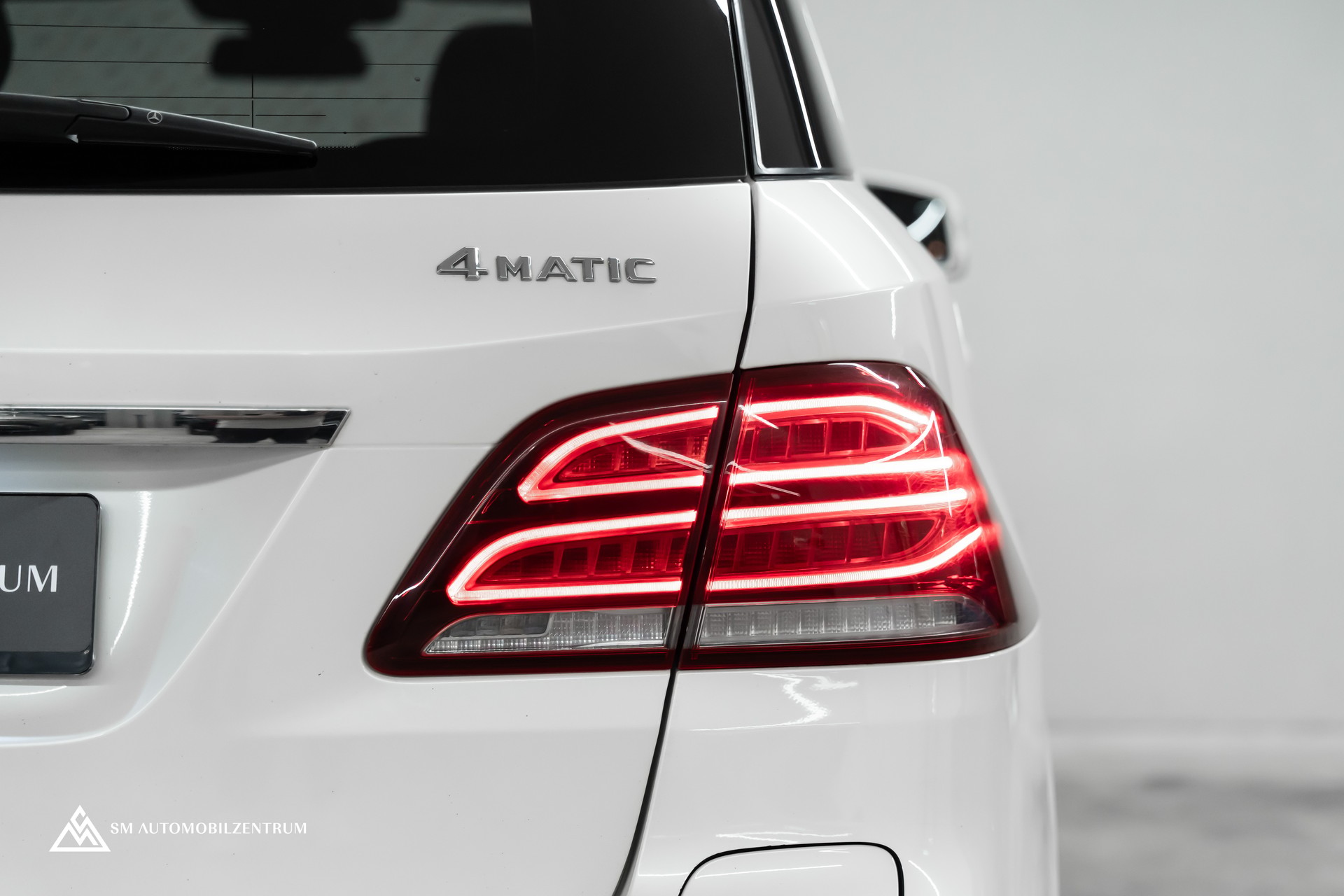 MERCEDES-BENZ GLE 500 e 4Matic AMG Line / Panorama / 360° / AHK-image-10