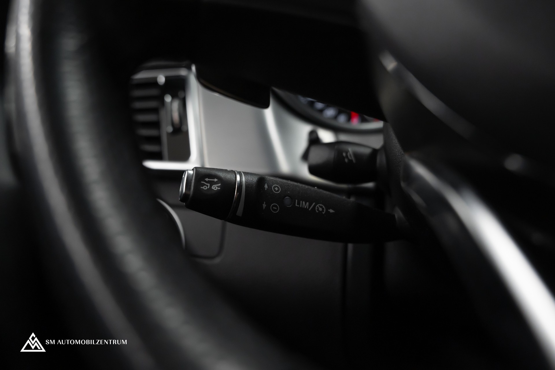 MERCEDES-BENZ GLE 500 e 4Matic AMG Line / Panorama / 360° / AHK-image-23