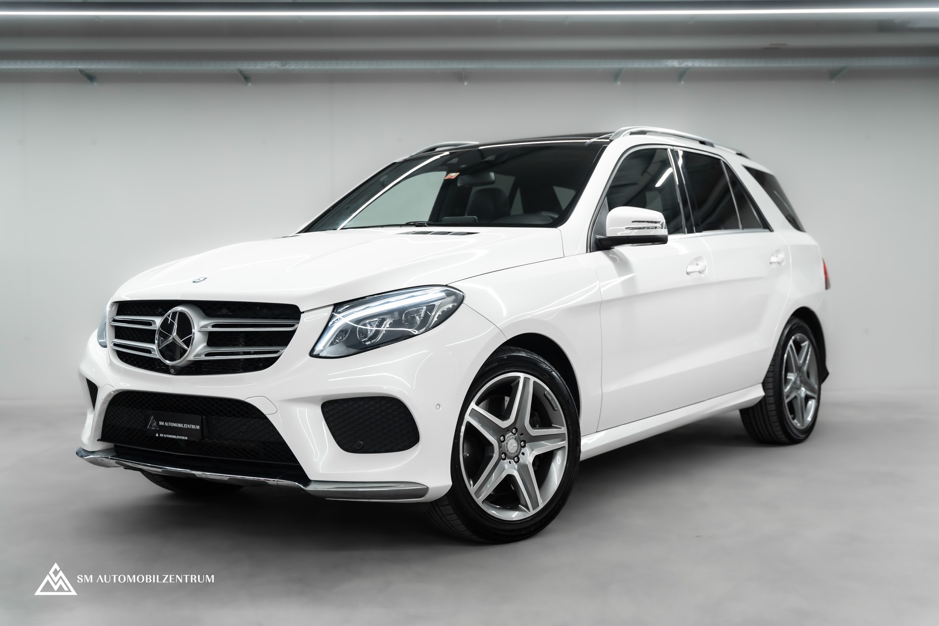MERCEDES-BENZ GLE 500 e 4Matic AMG Line / Panorama / 360° / AHK
