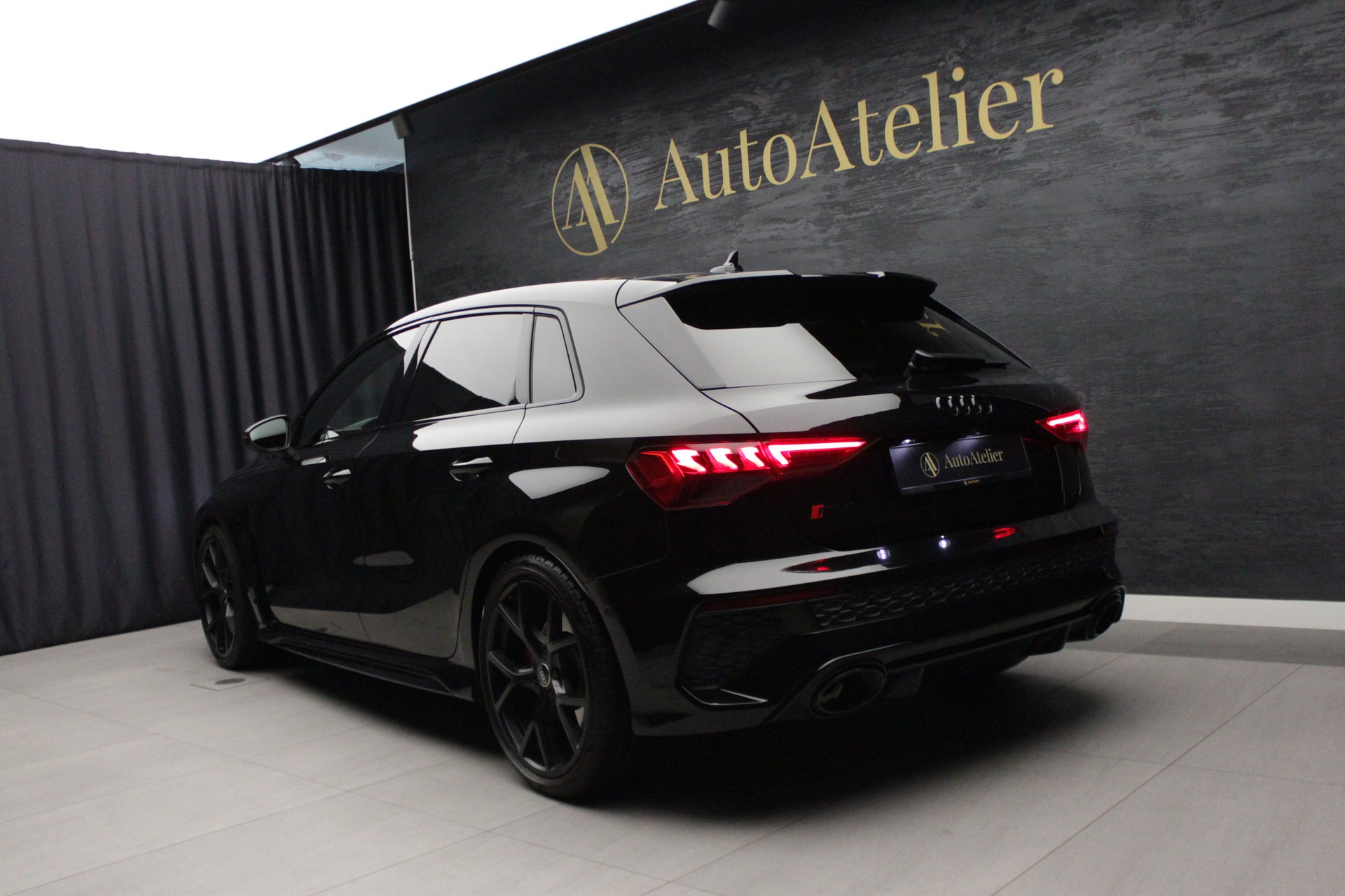 AUDI RS3 Sportback 2.5 TSI quattro S-tronic-image-9