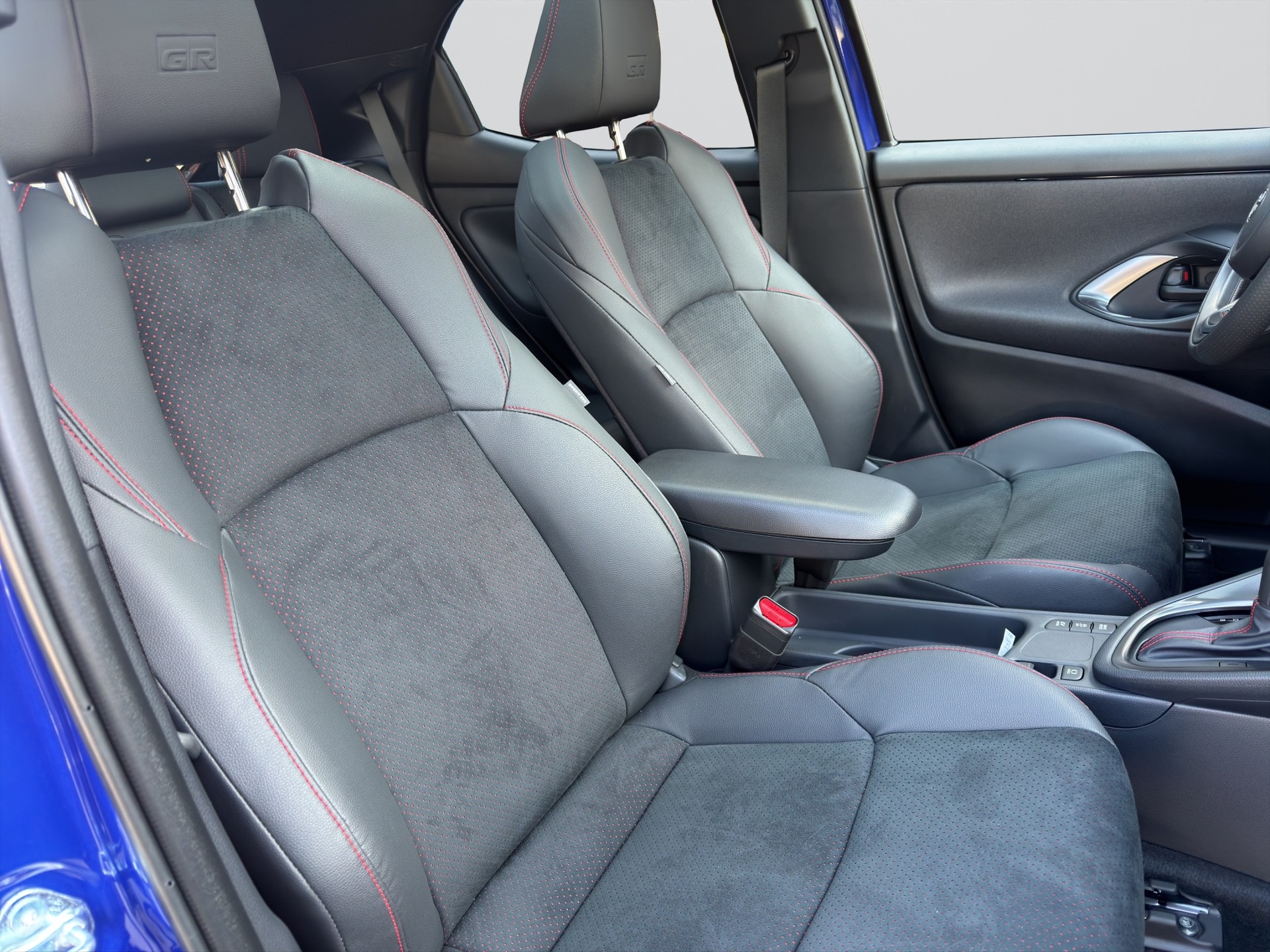 TOYOTA Yaris 1.5 GR Sport e-CVT-image-18