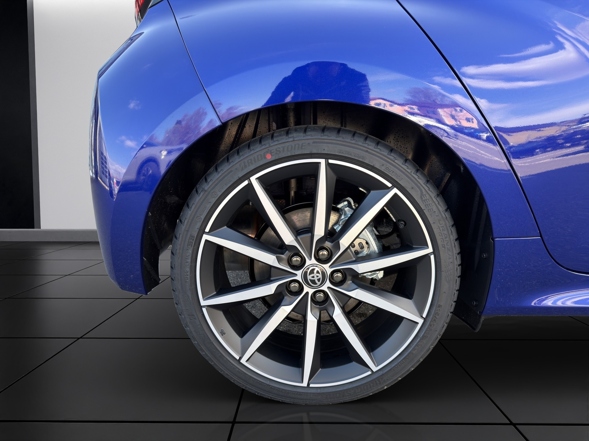 TOYOTA Yaris 1.5 GR Sport e-CVT-image-28