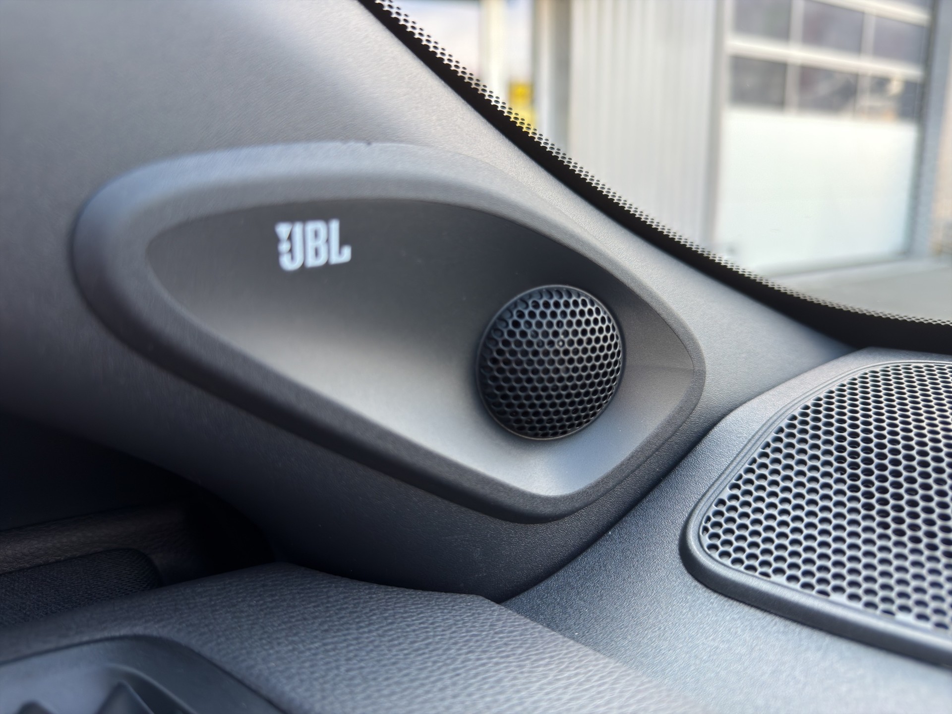 TOYOTA Yaris 1.5 GR Sport e-CVT-image-15