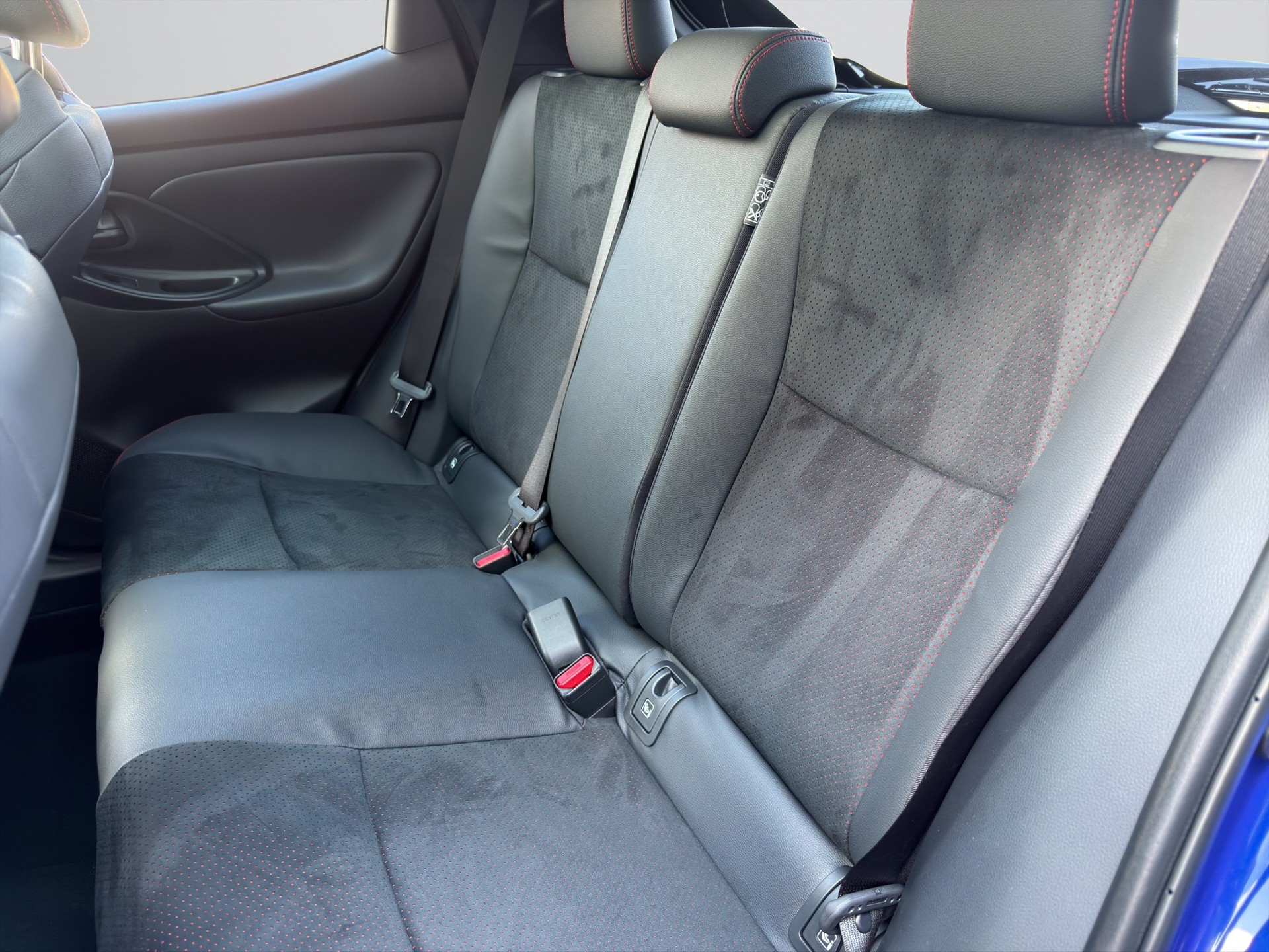 TOYOTA Yaris 1.5 GR Sport e-CVT-image-19