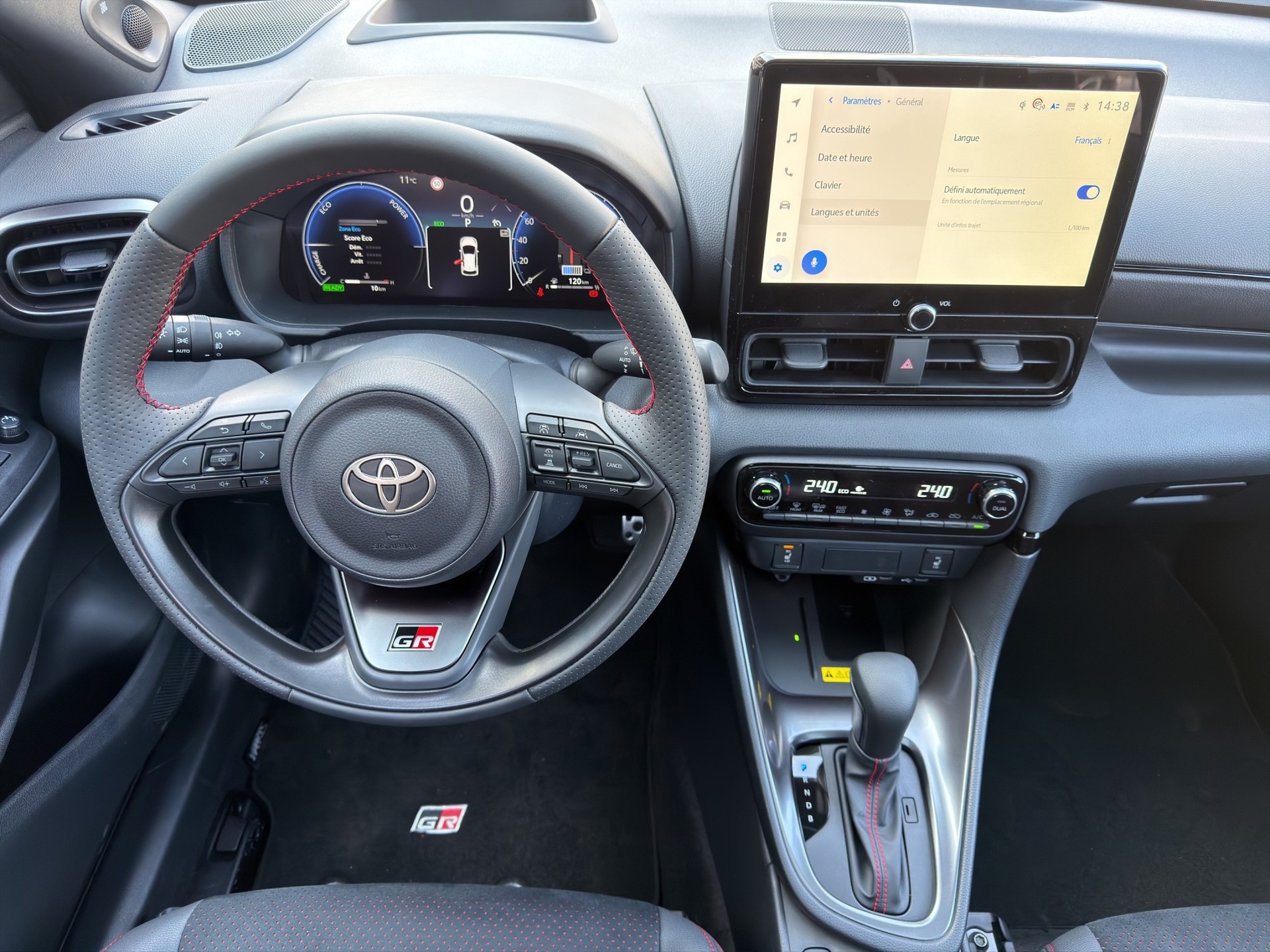 TOYOTA Yaris 1.5 GR Sport e-CVT-image-8