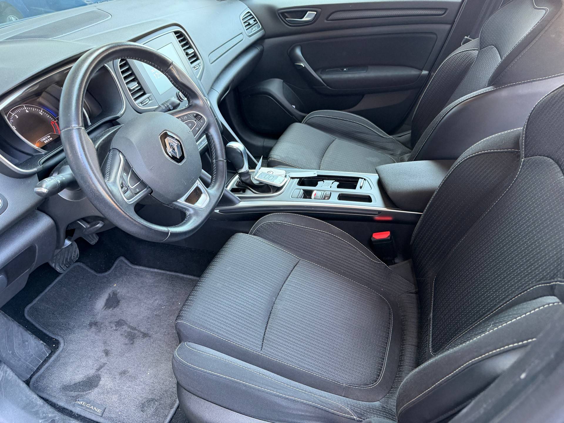 RENAULT Mégane 1.2 16V Turbo Zen EDC-image-11