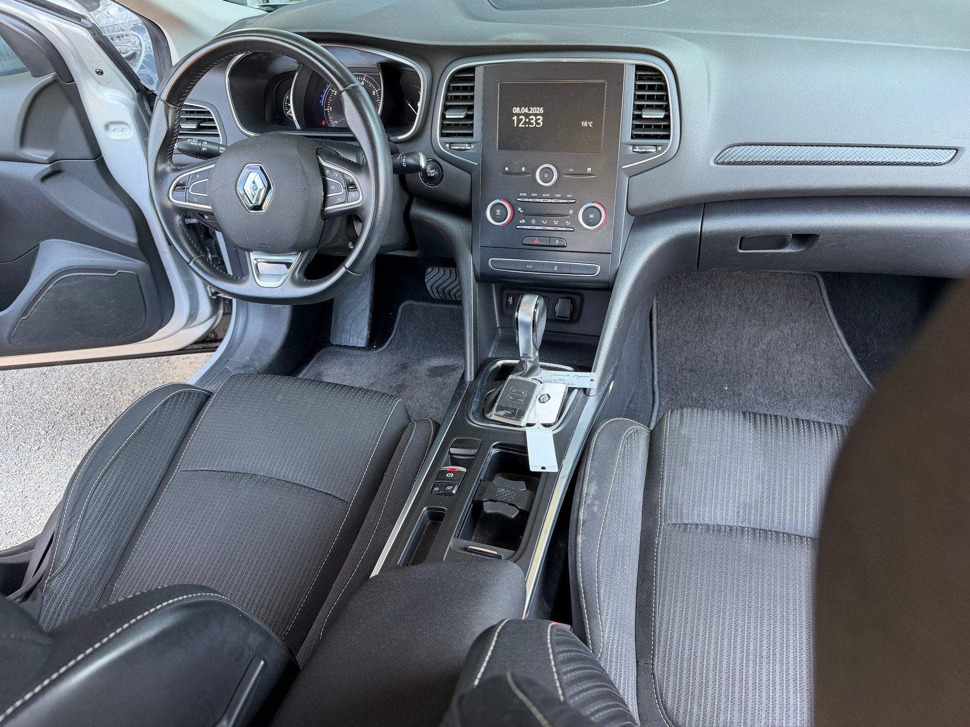 RENAULT Mégane 1.2 16V Turbo Zen EDC-image-5