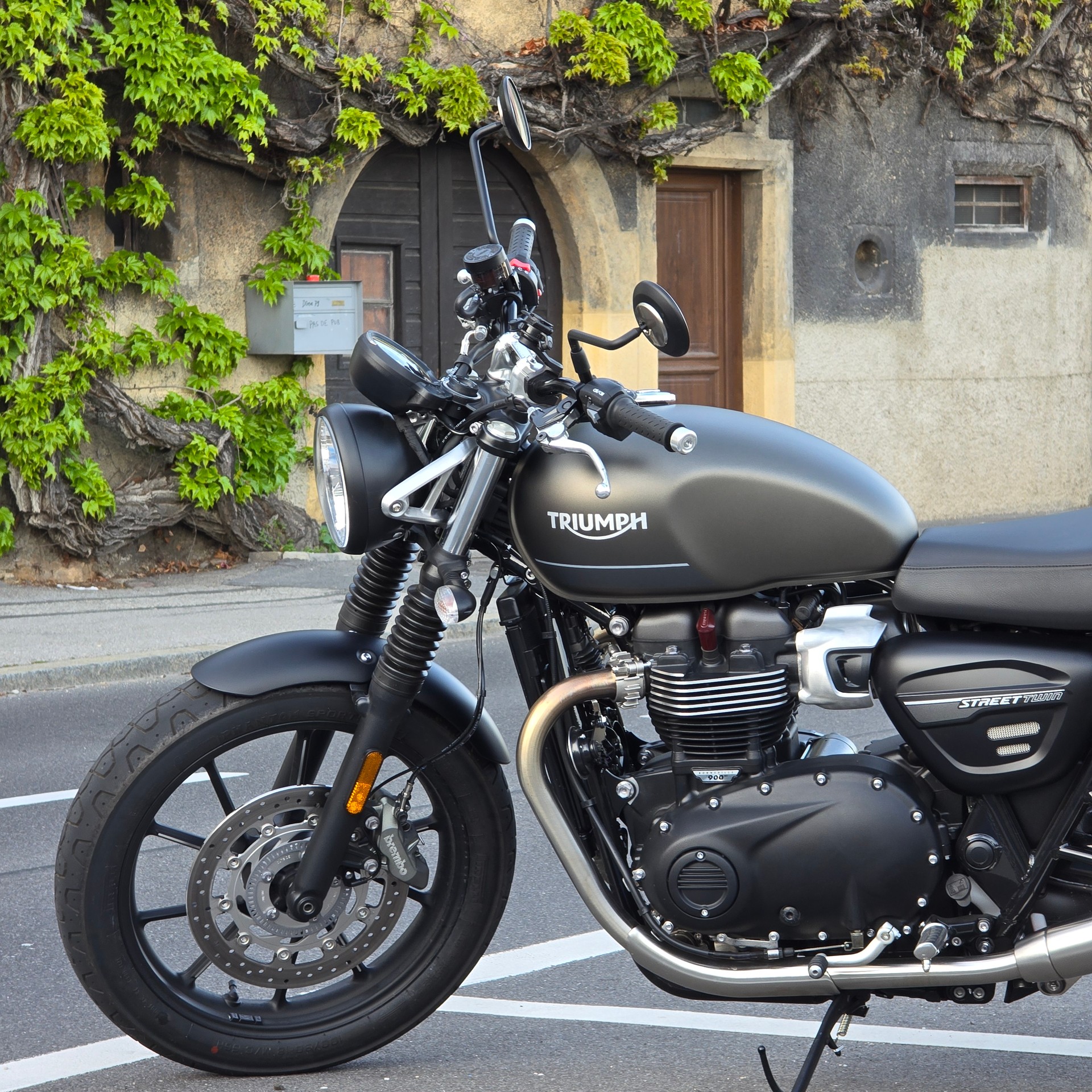 TRIUMPH Street Twin 900 Special Edition