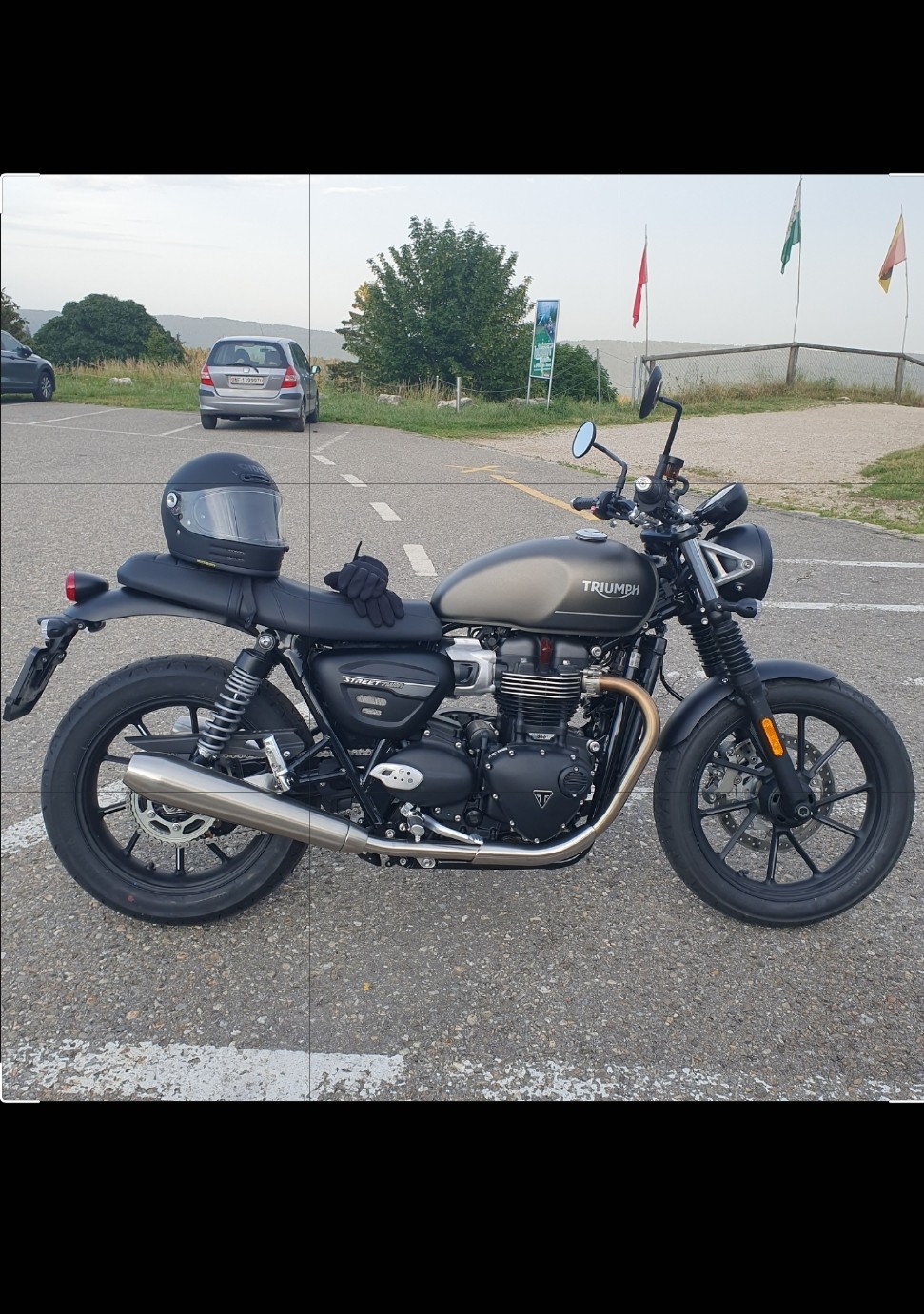 TRIUMPH Street Twin 900 Special Edition-image-2
