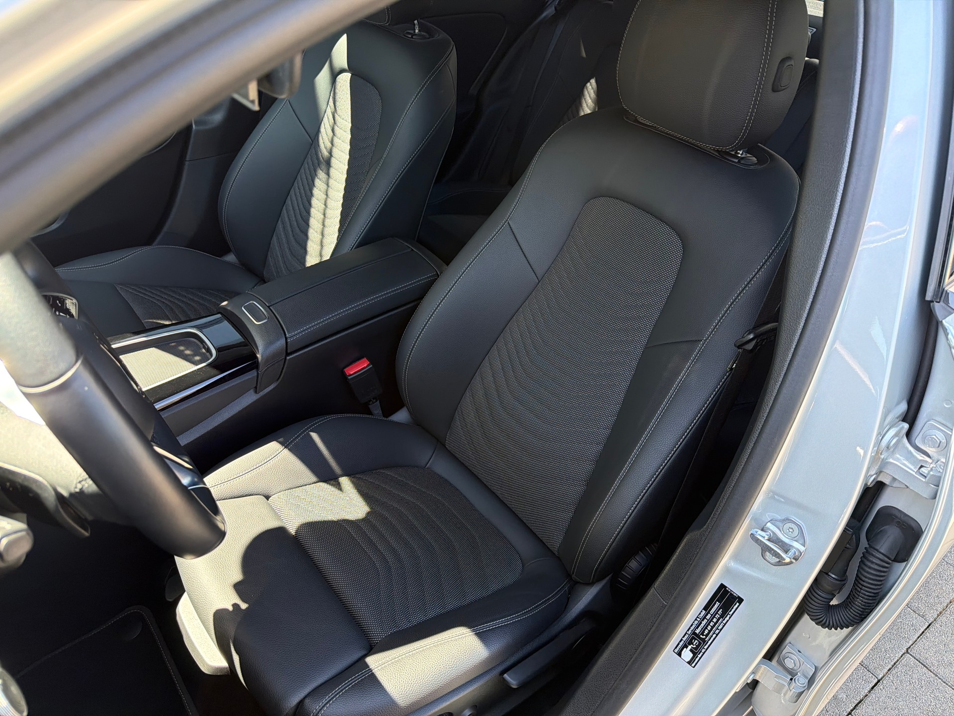 MERCEDES-BENZ A 180 Progressive 7G-DCT-image-8