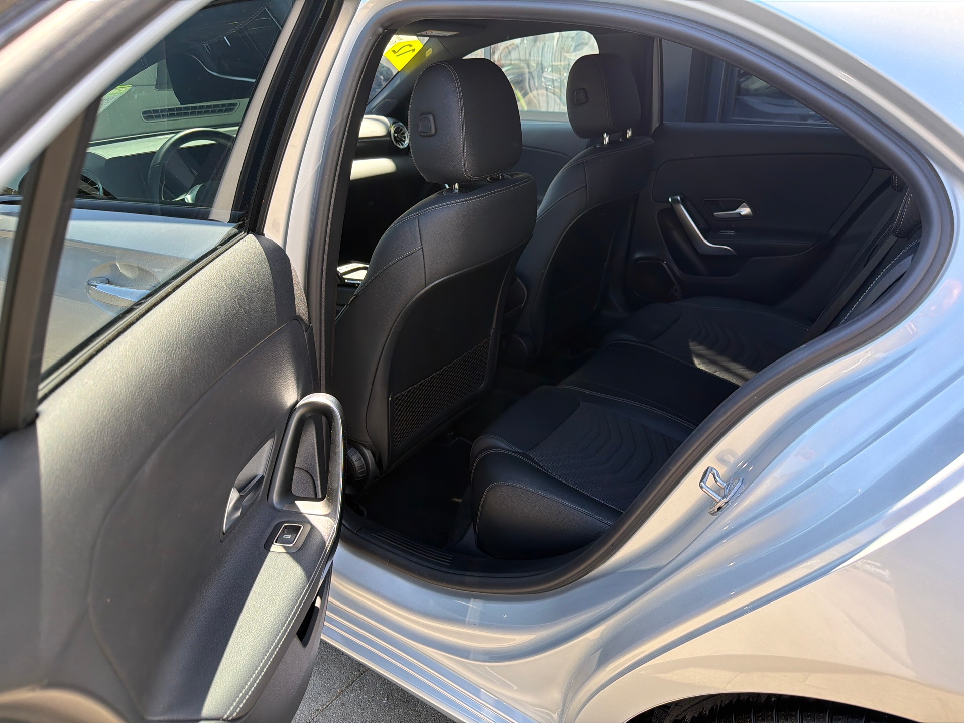 MERCEDES-BENZ A 180 Progressive 7G-DCT-image-6