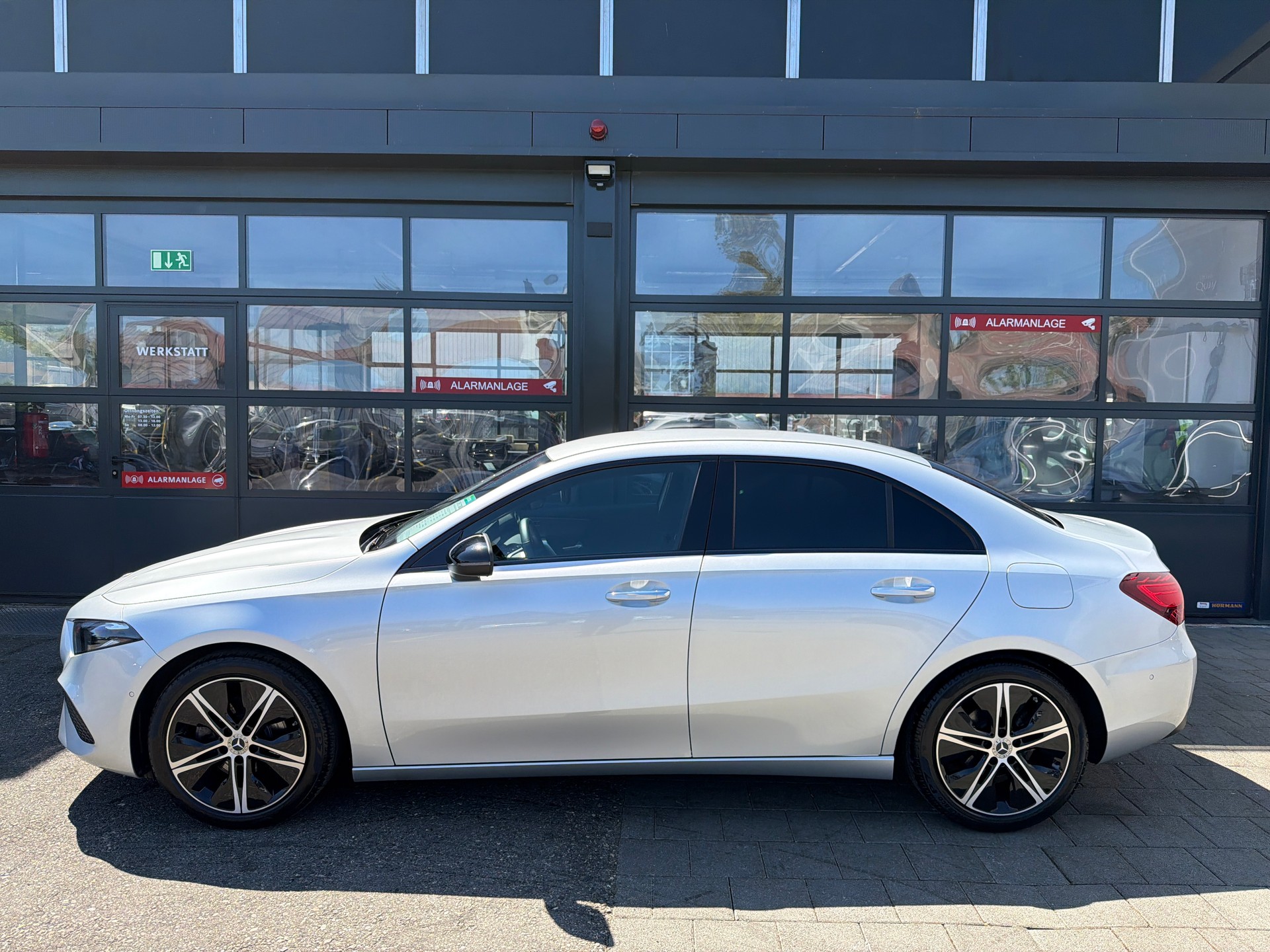 MERCEDES-BENZ A 180 Progressive 7G-DCT-showroom-element-2
