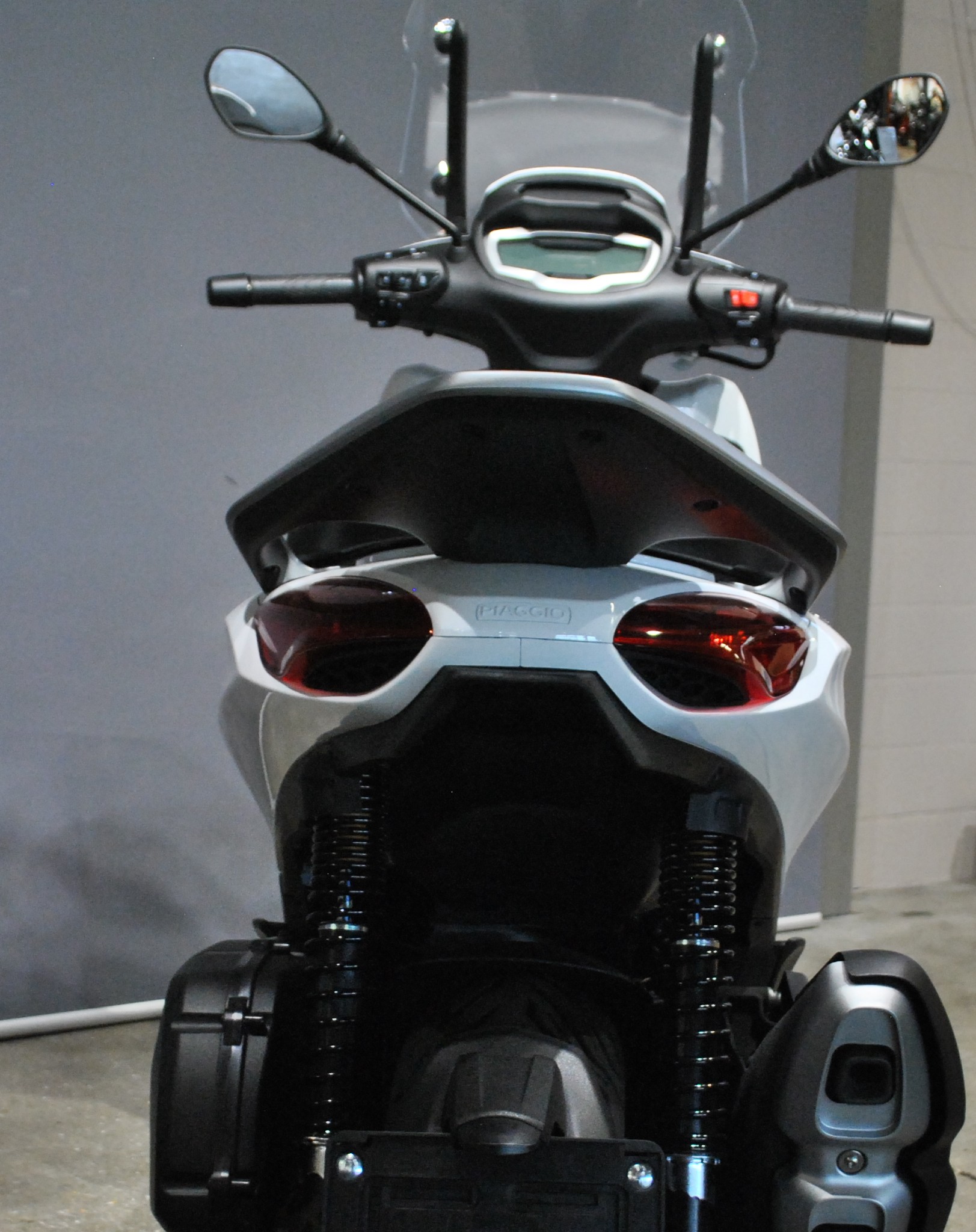 PIAGGIO Beverly 400 Sport E5+-image-7
