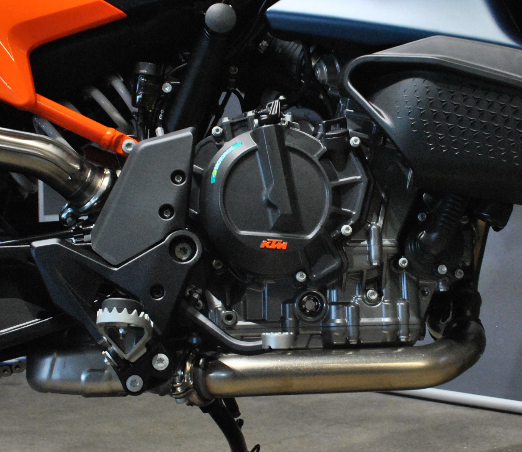 KTM 890 SMT-image-6