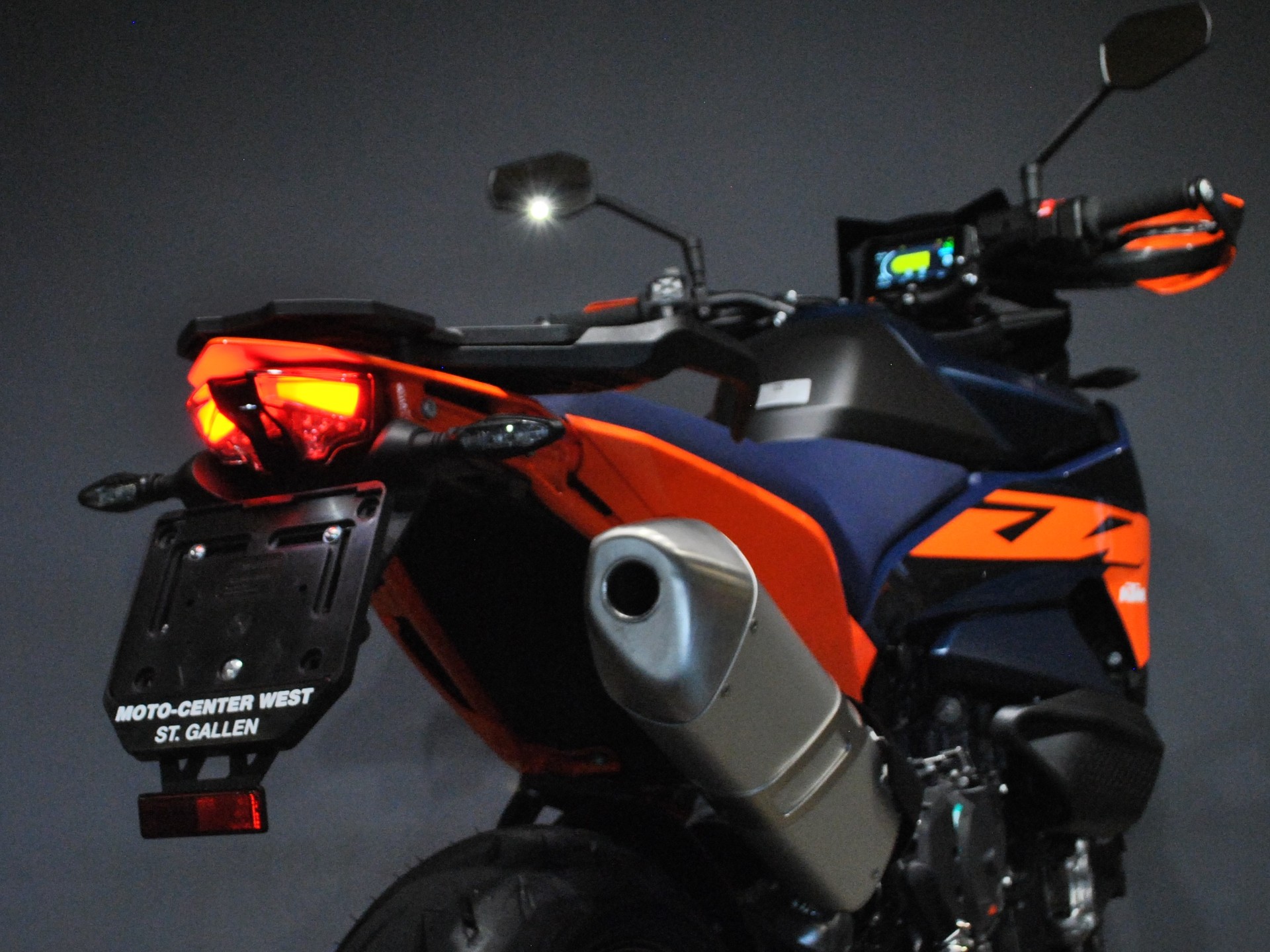 KTM 890 SMT-image-7