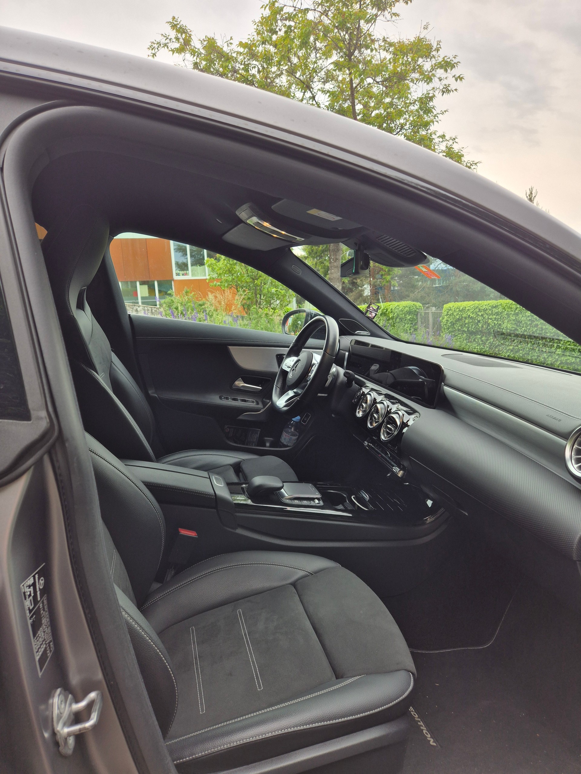 MERCEDES-BENZ CLA 250 Swiss Star AMG Line 4matic-image-3