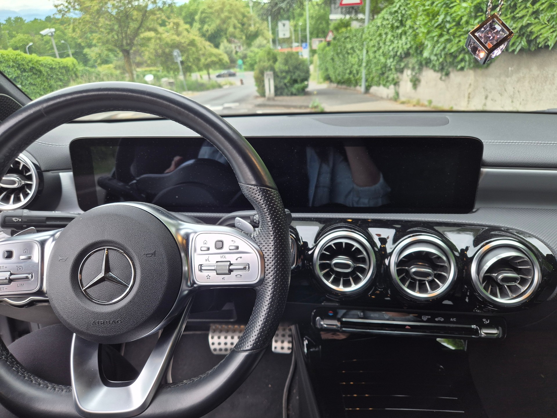 MERCEDES-BENZ CLA 250 Swiss Star AMG Line 4matic-image-5