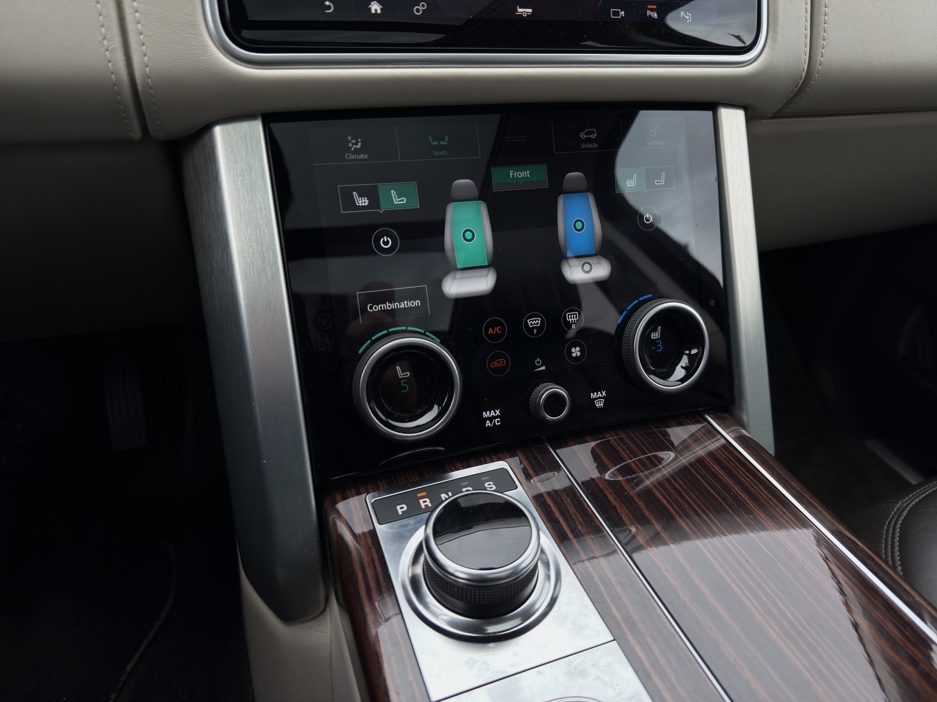 LAND ROVER Range Rover 4.4 SDV8 Autobiography Automatic-image-16